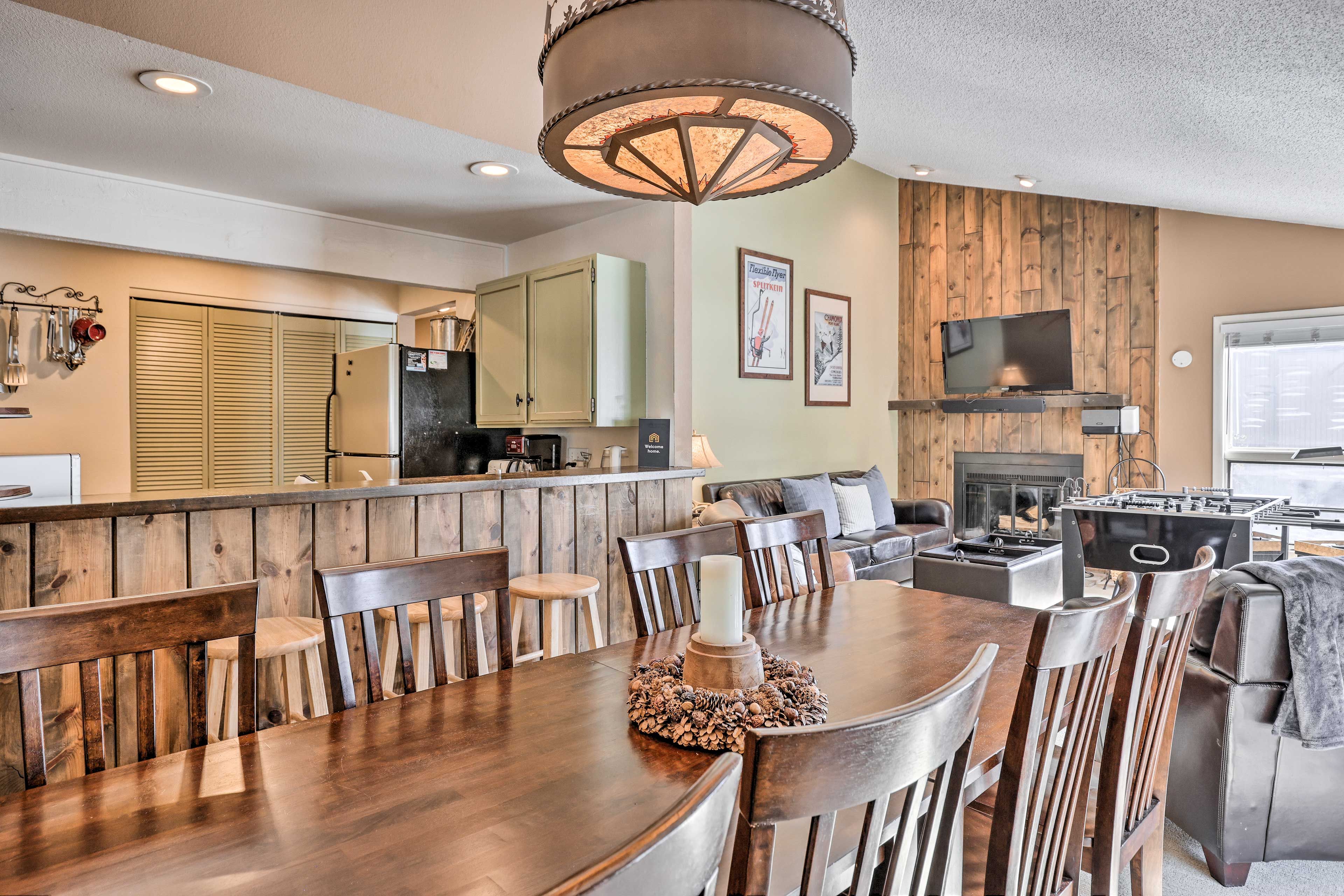 Dining Area | Breakfast Bar w/ Additional Seating