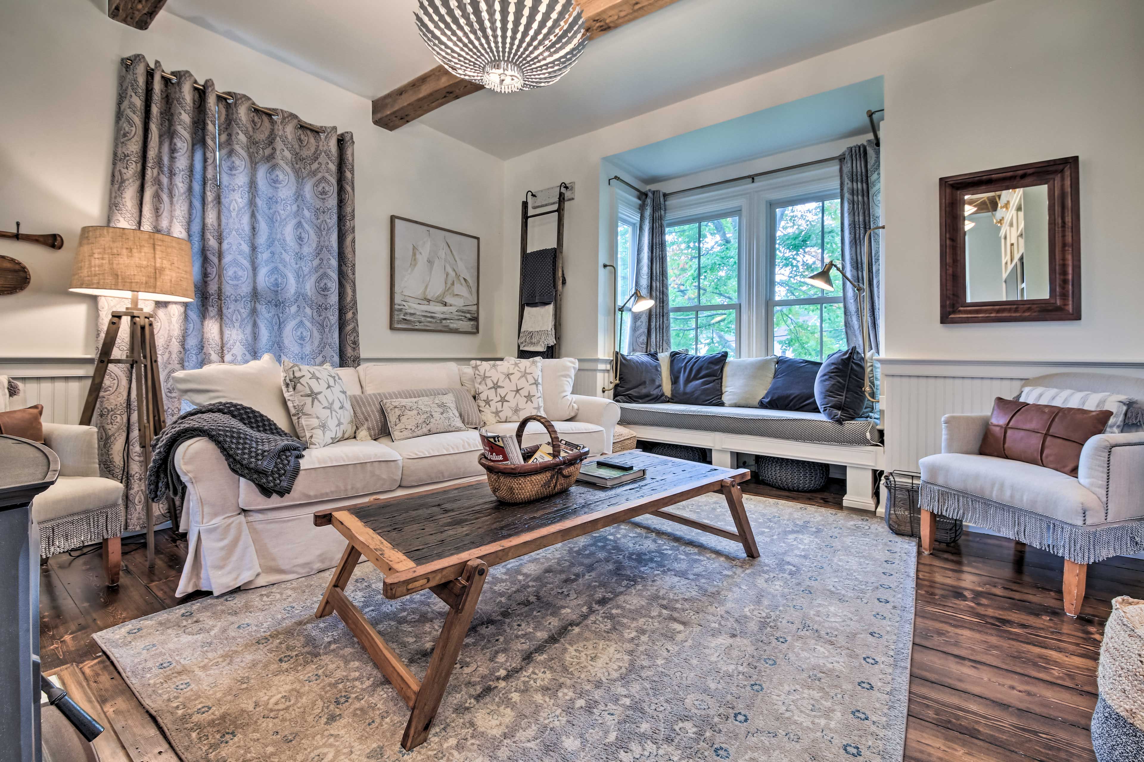 Living Room | Free WiFi | Smart TV