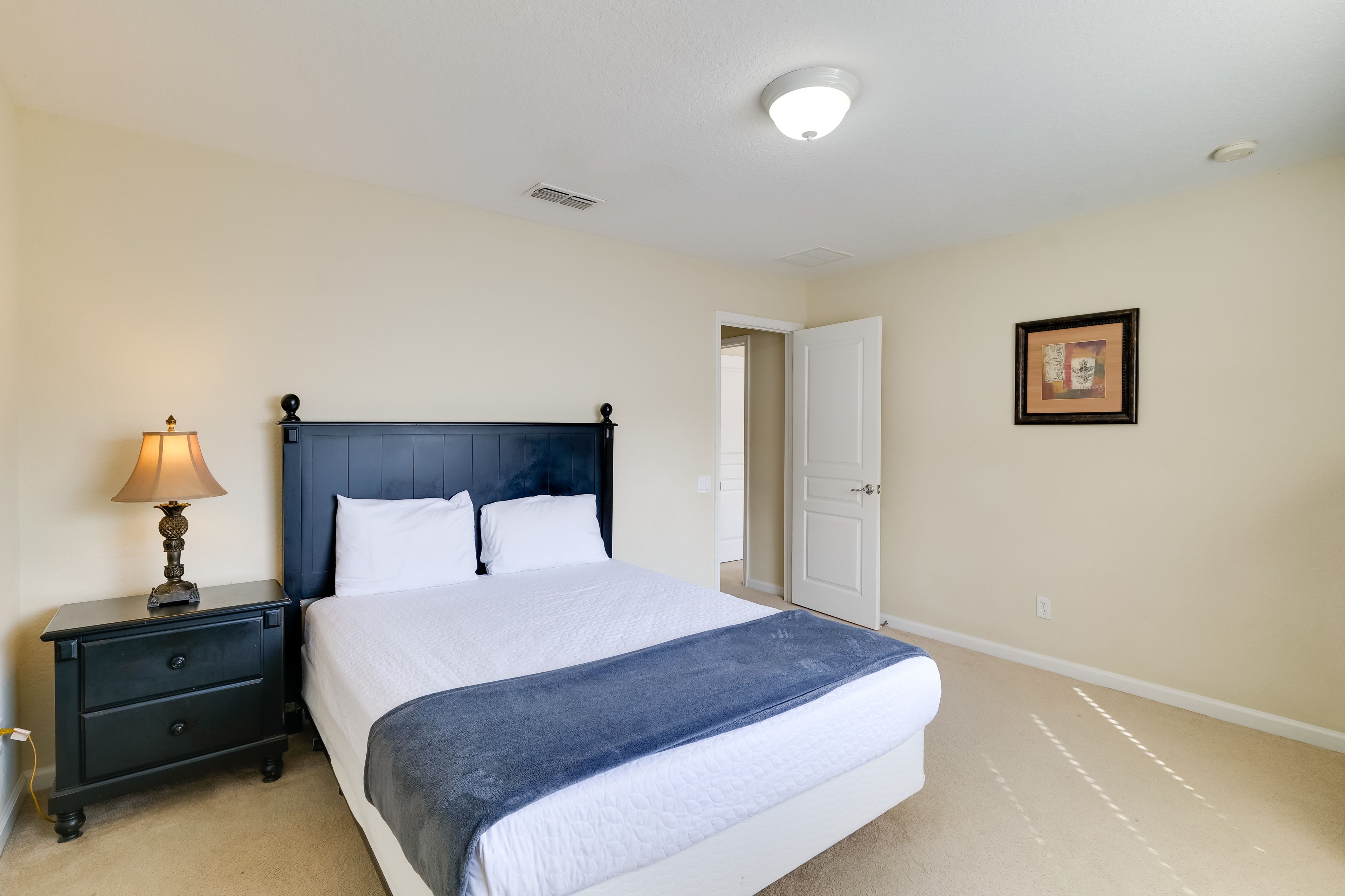 Bedroom 3 | Queen Bed | Smart TV | 2nd Floor