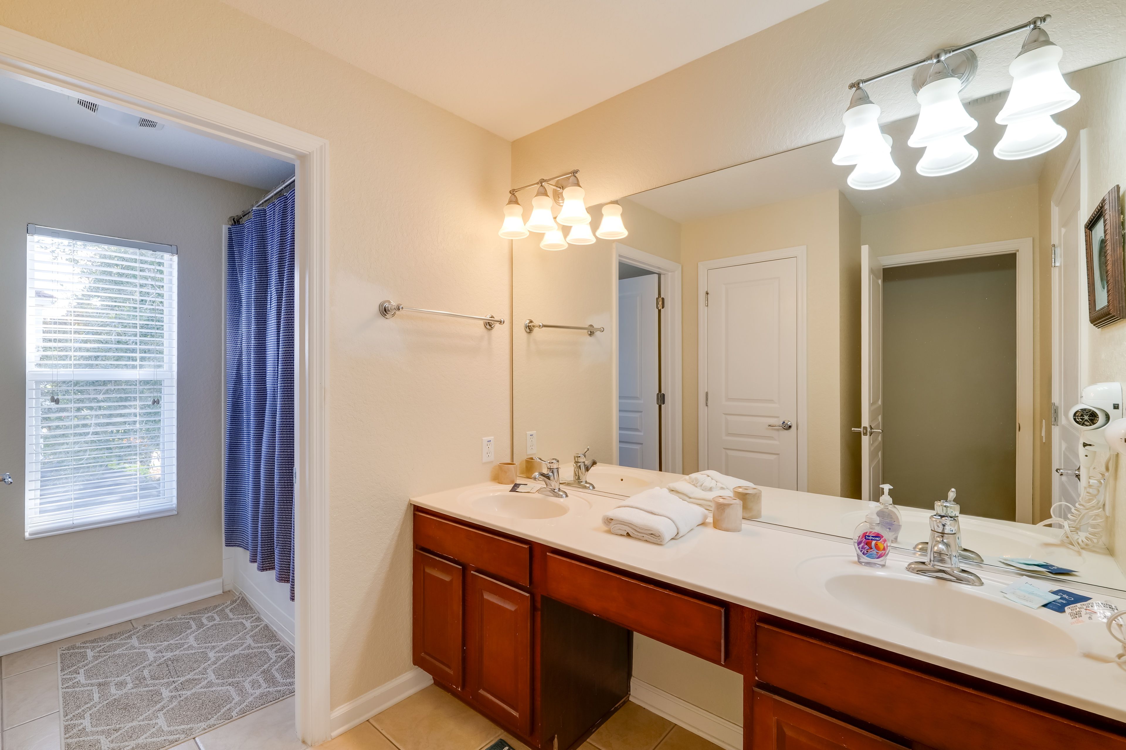 Full Bathroom | 2nd Floor