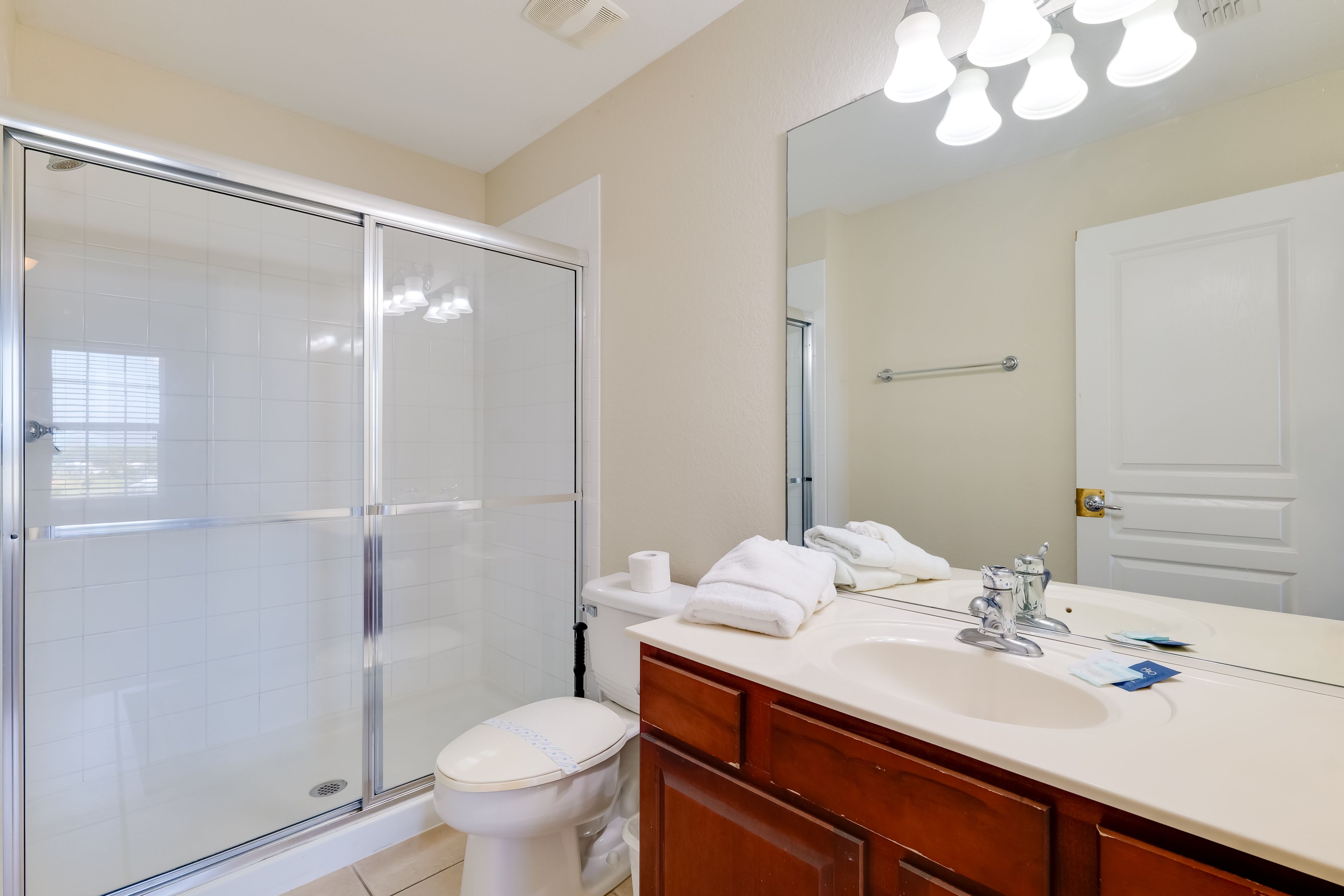 Full Bathroom | 2nd Floor