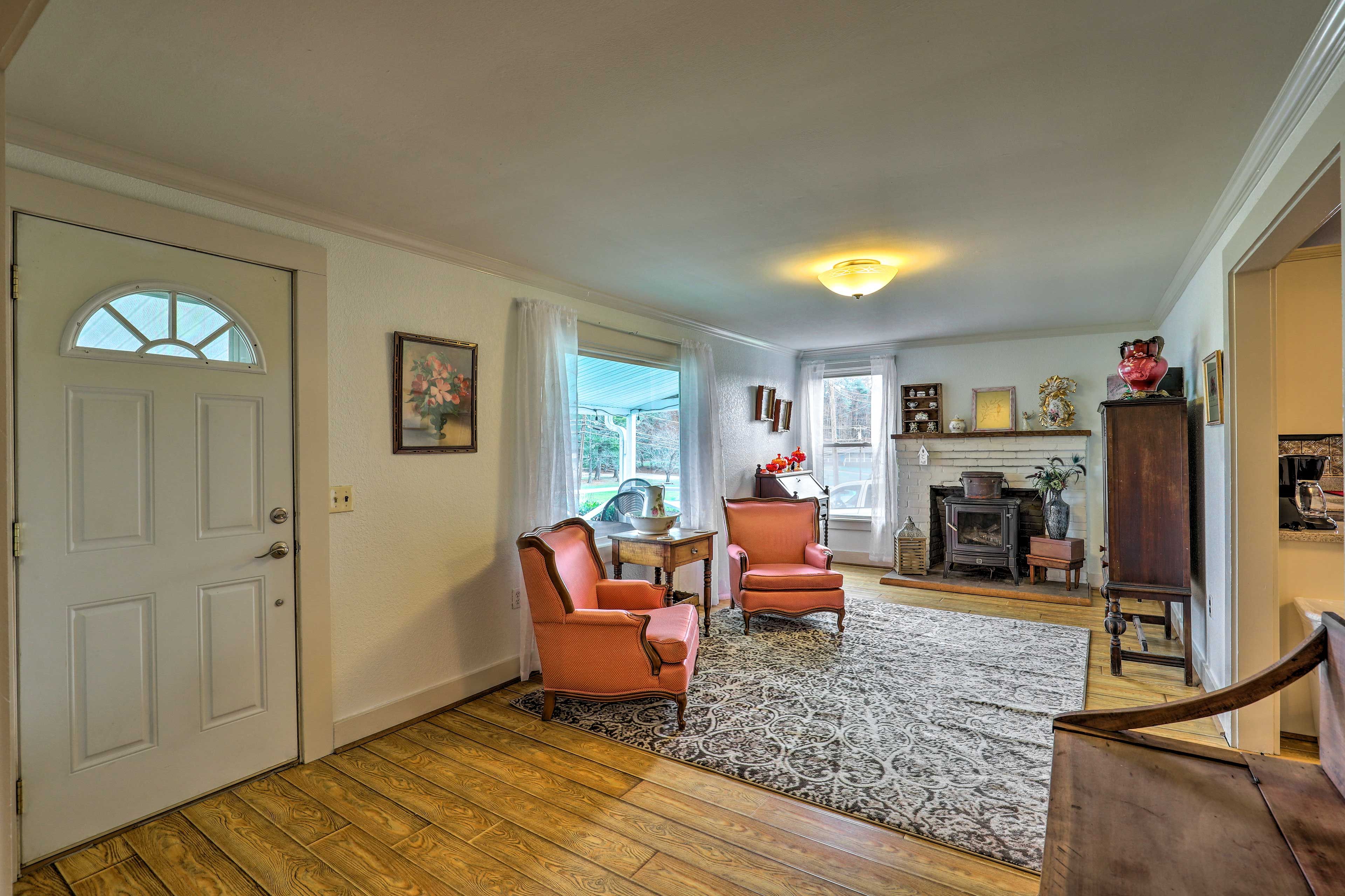 Entrance | Living Room | Main Level