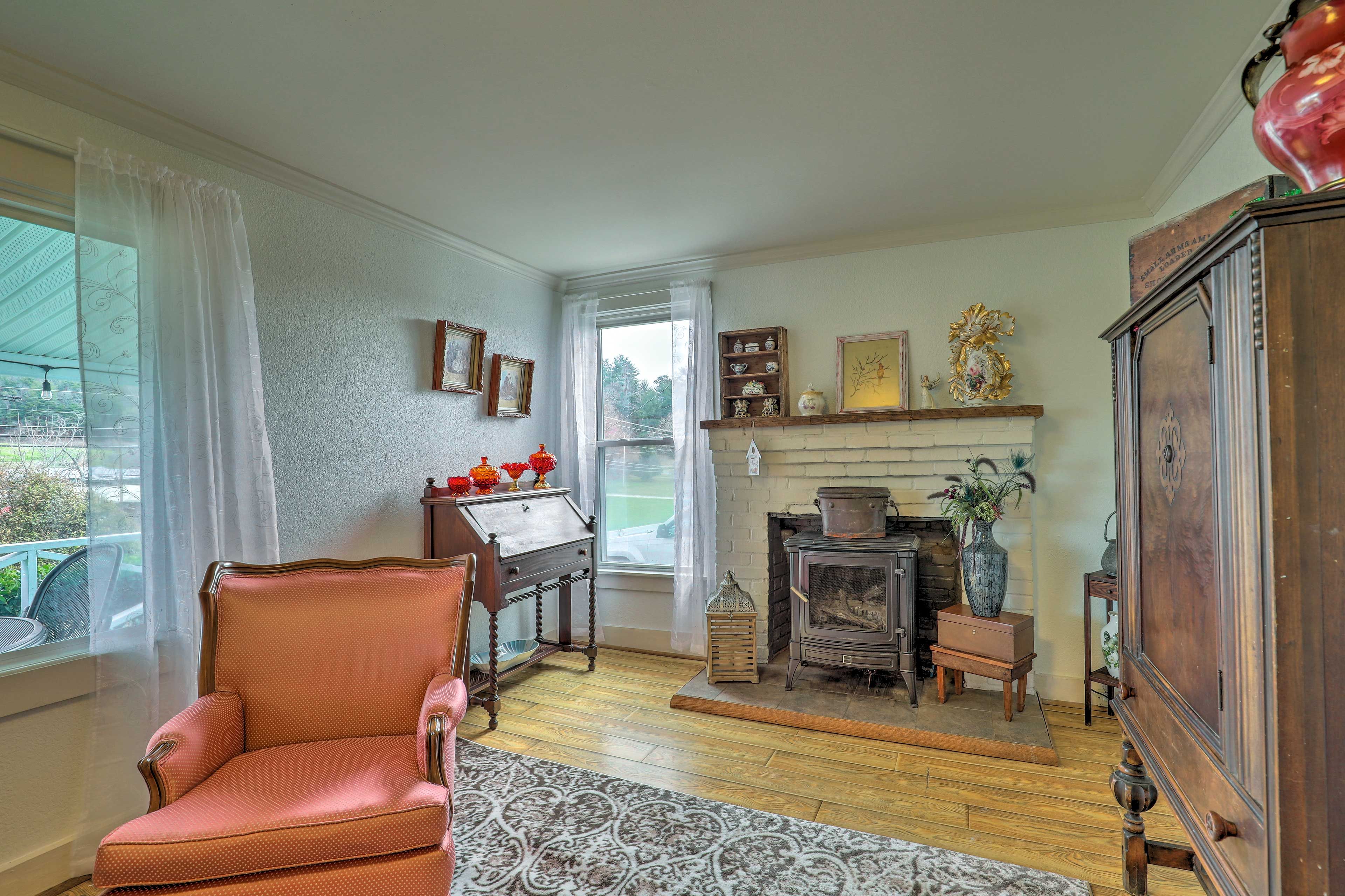 Living Room | Gas Stove