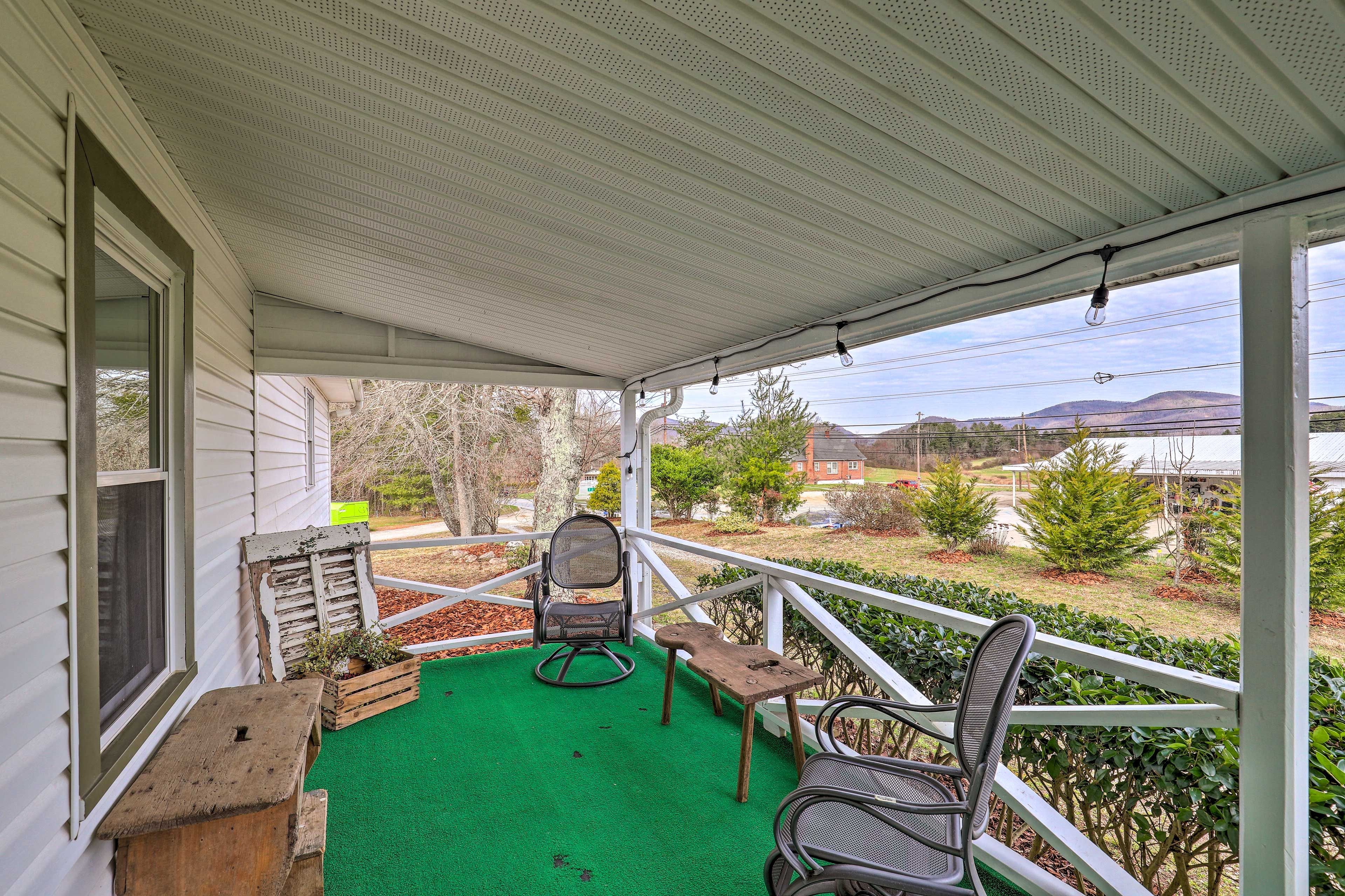 Front Covered Porch | Seating | Mountain Views
