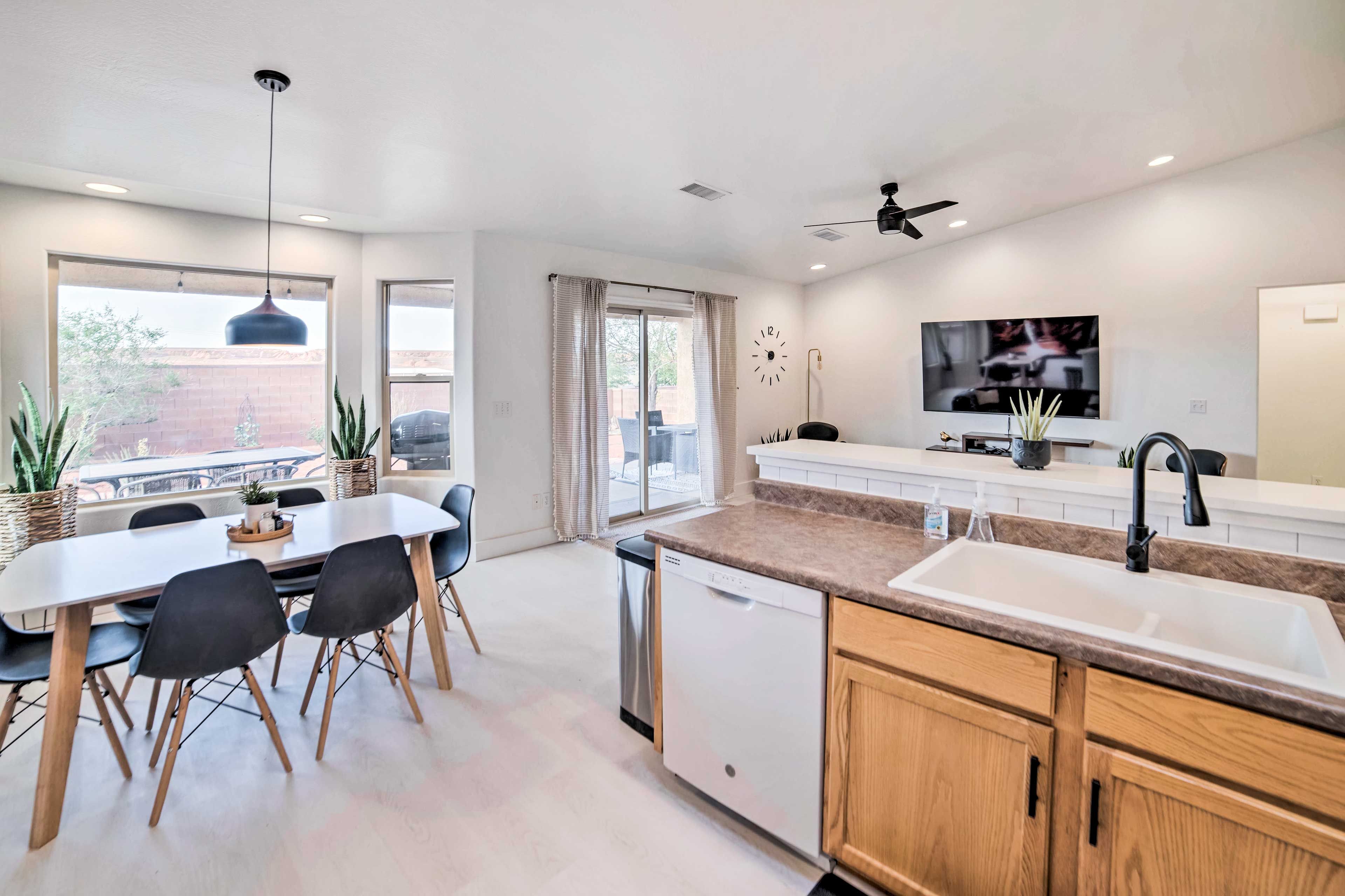 Dining Area | Dishware & Flatware Provided