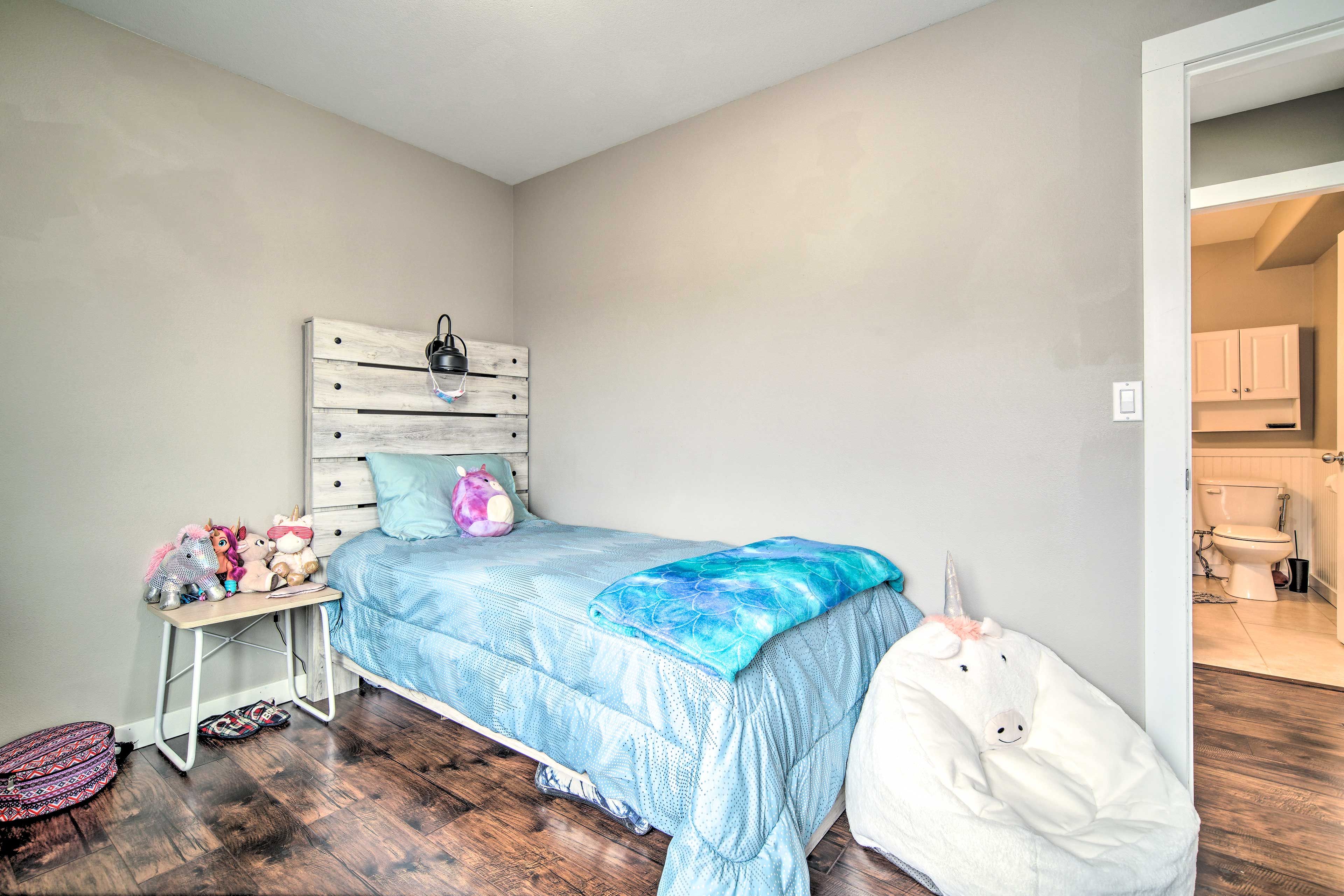 Bedroom 3 (Kids Room) | Twin Bed