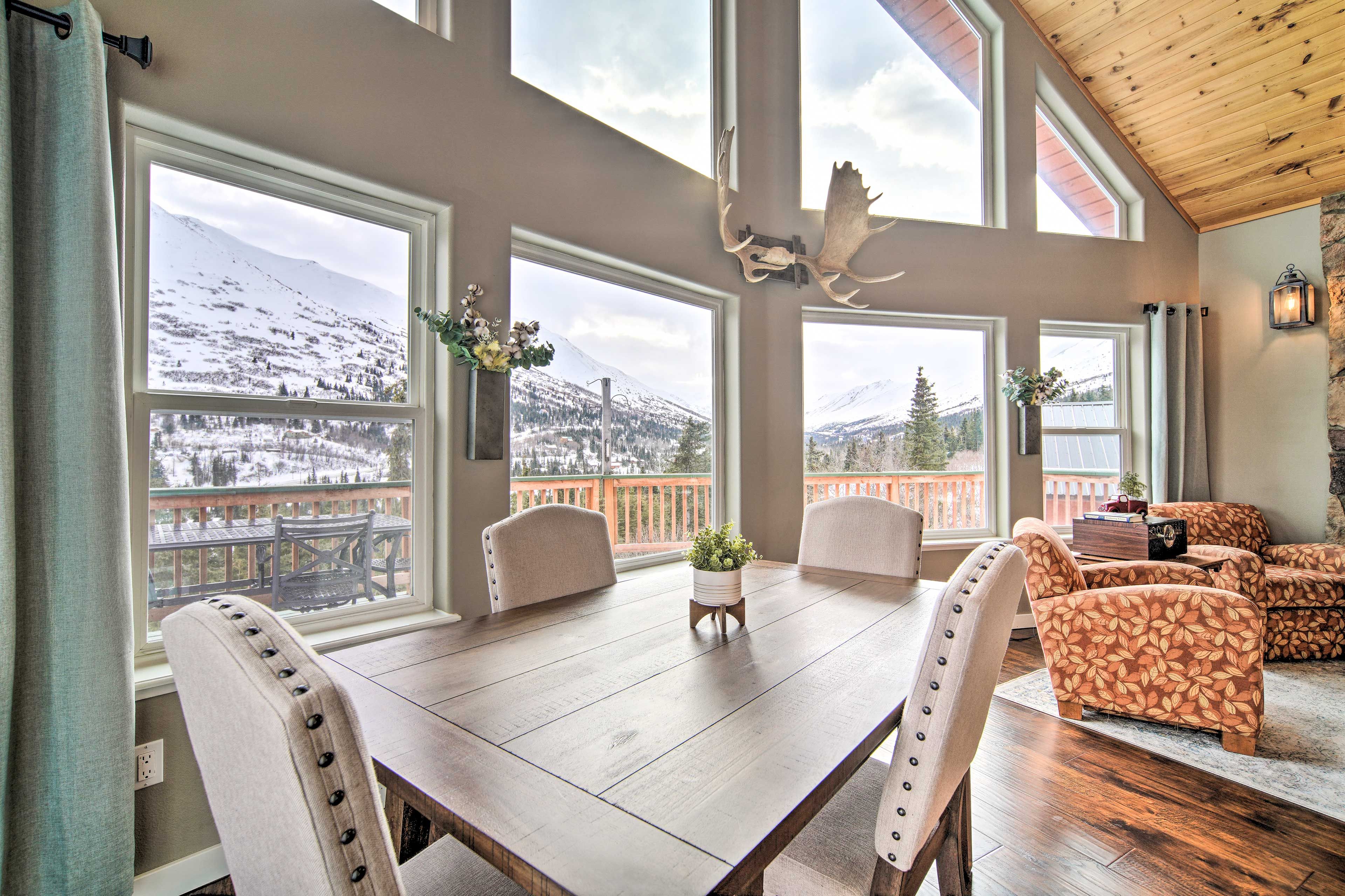 Dining Area | Dishware & Flatware Provided
