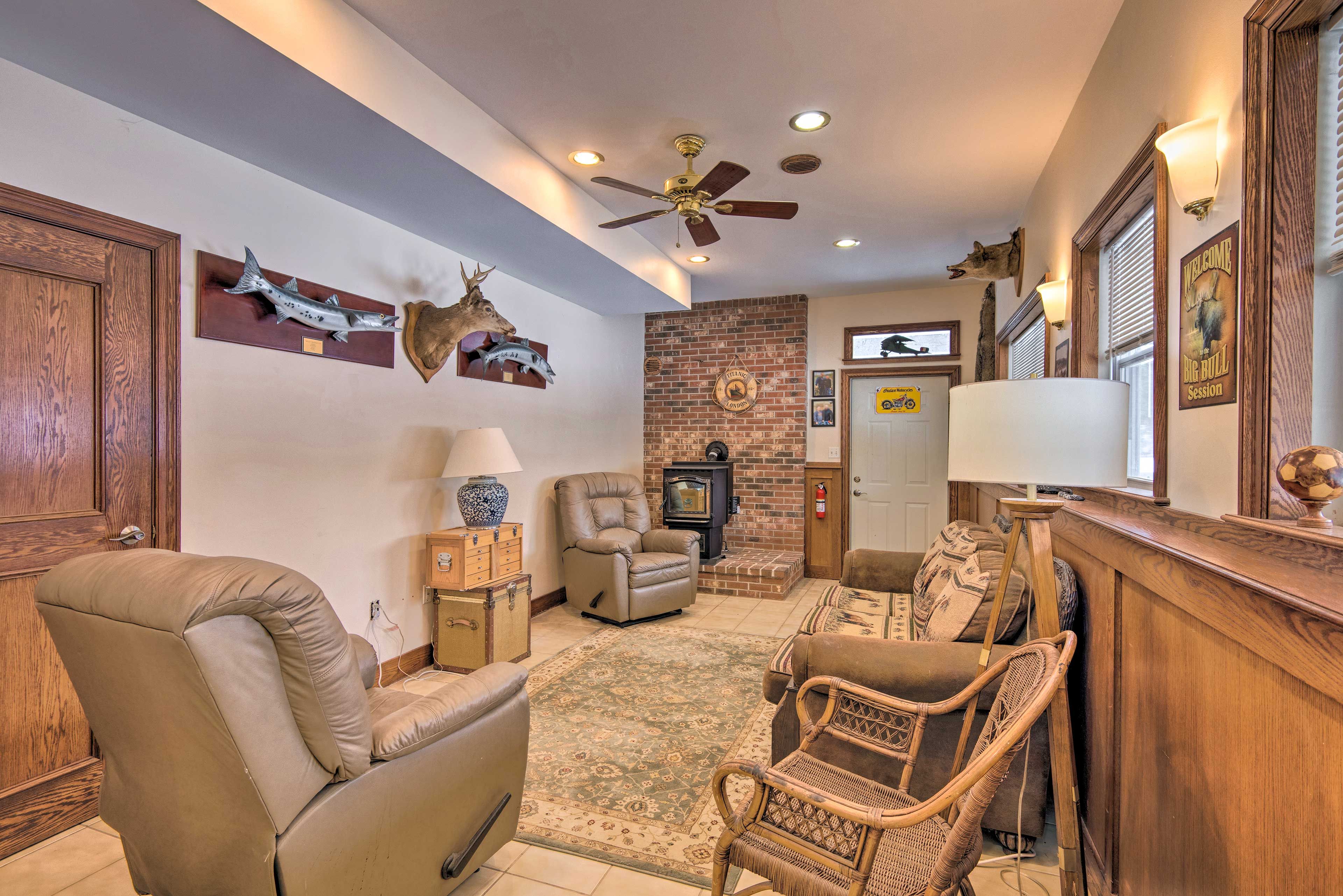 Sitting Room | Central A/C & Heat