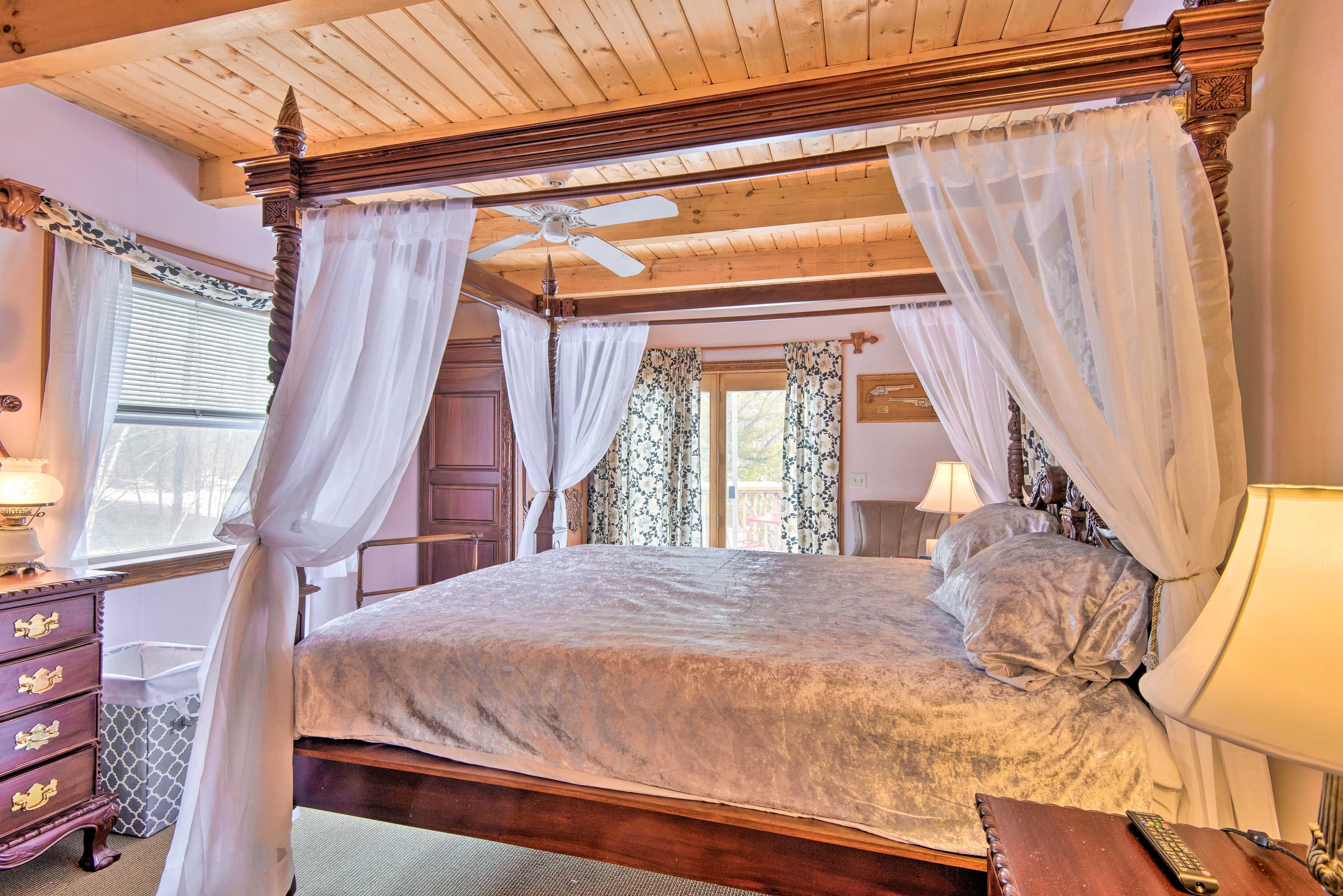 Bedroom 1 | King Bed