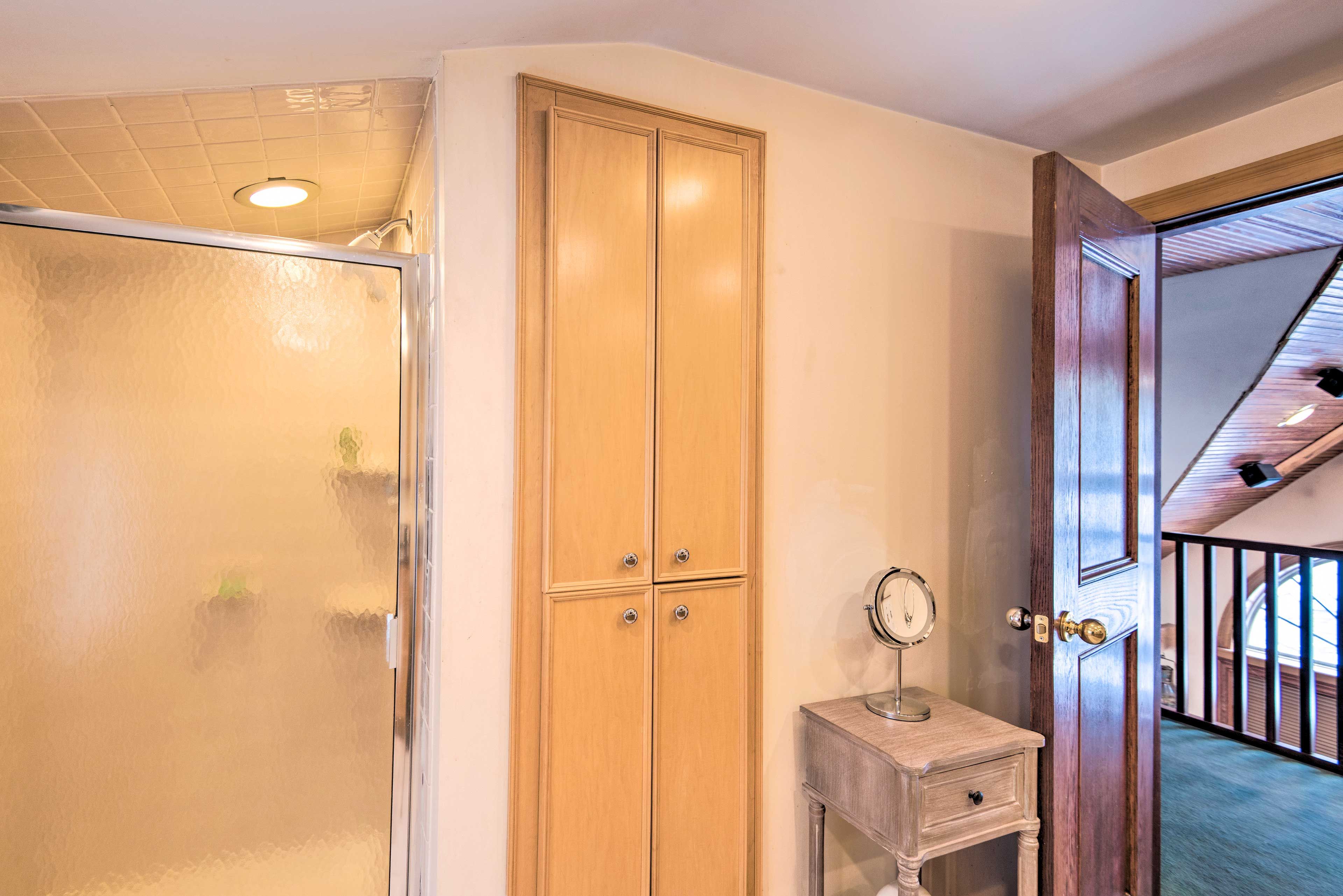 Full Bathroom | 2nd Floor | Stairs Required