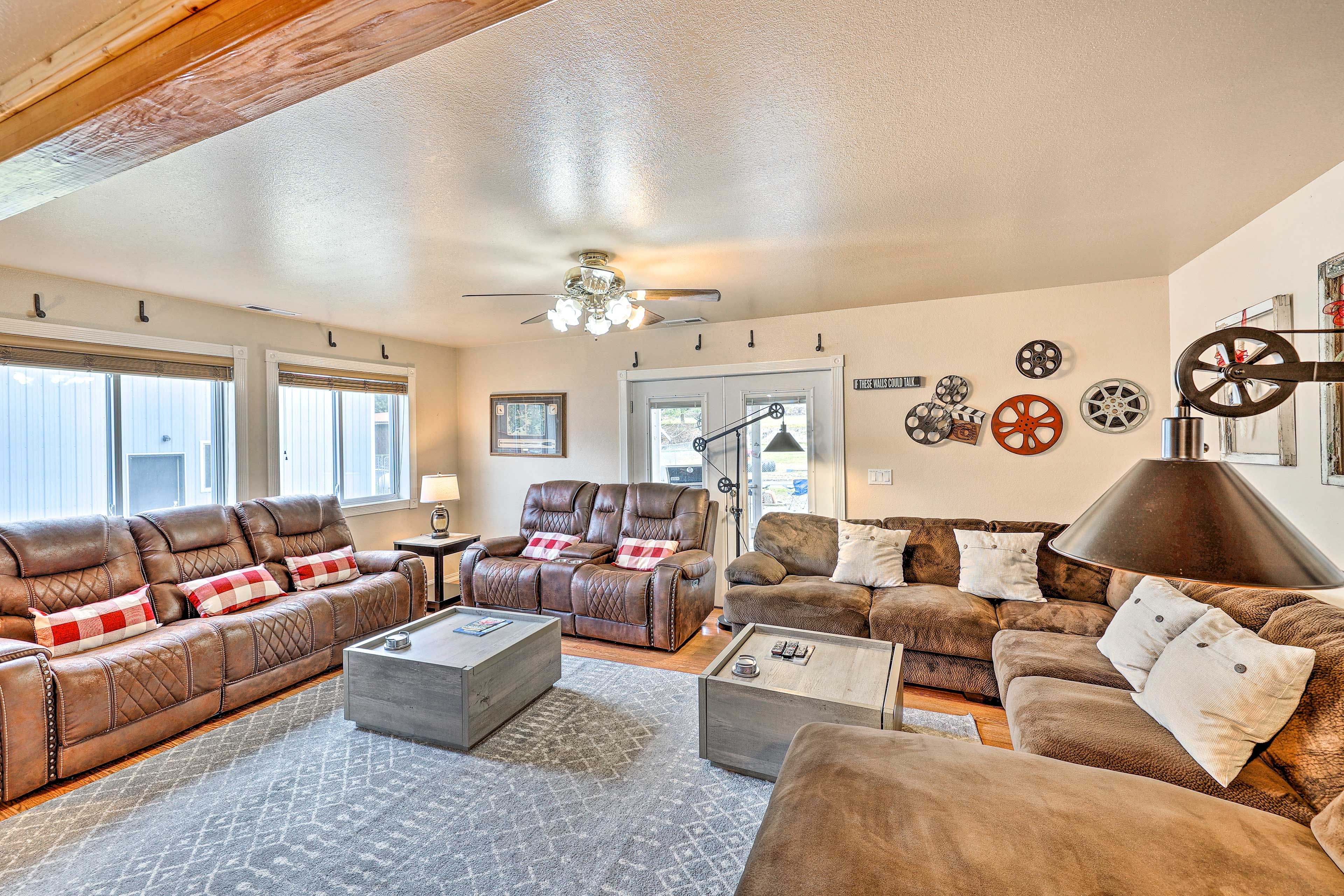 Living Room | Free WiFi