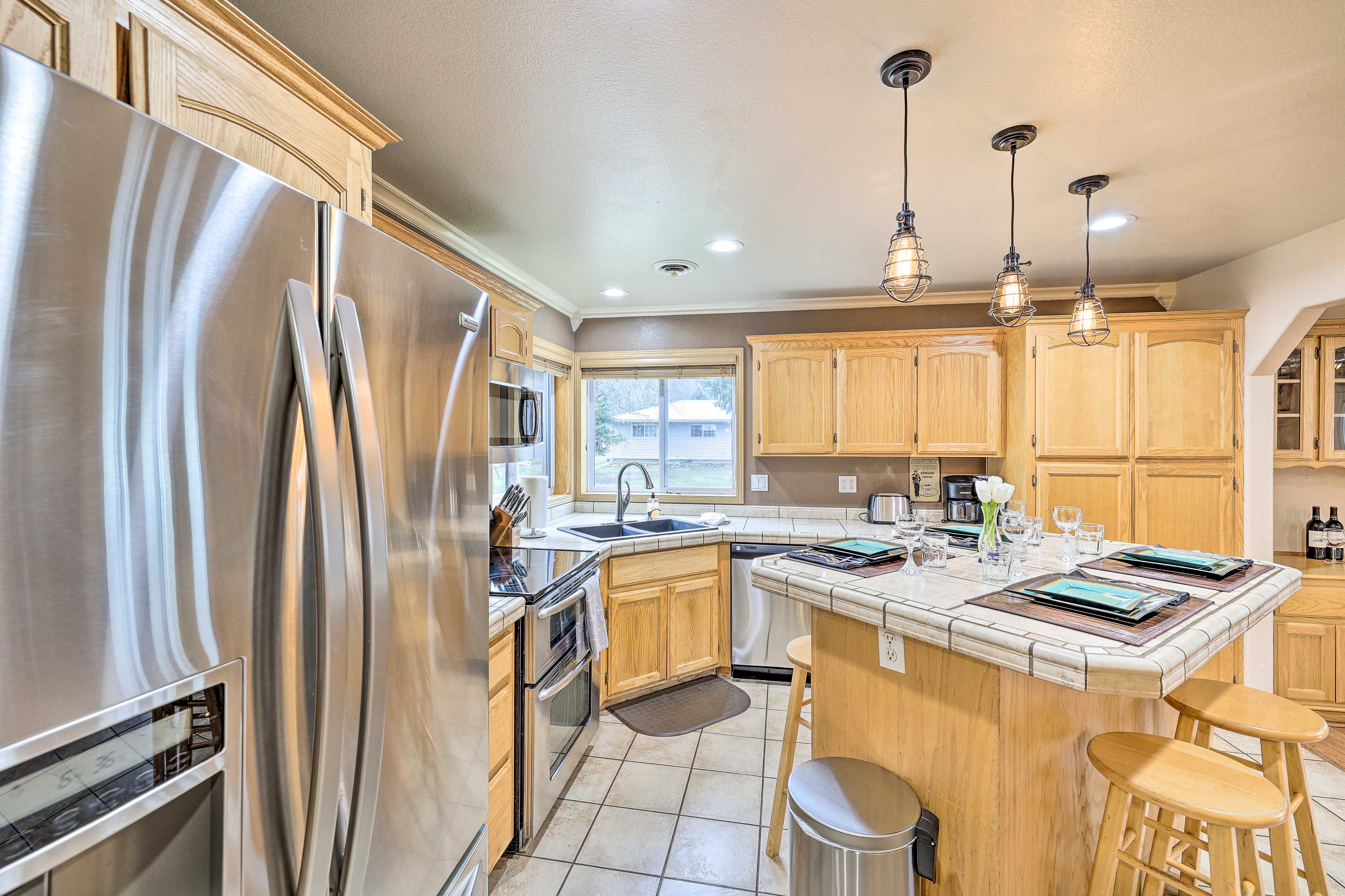 Fully Equipped Kitchen | Coffee Grinder | Blender | Crockpot