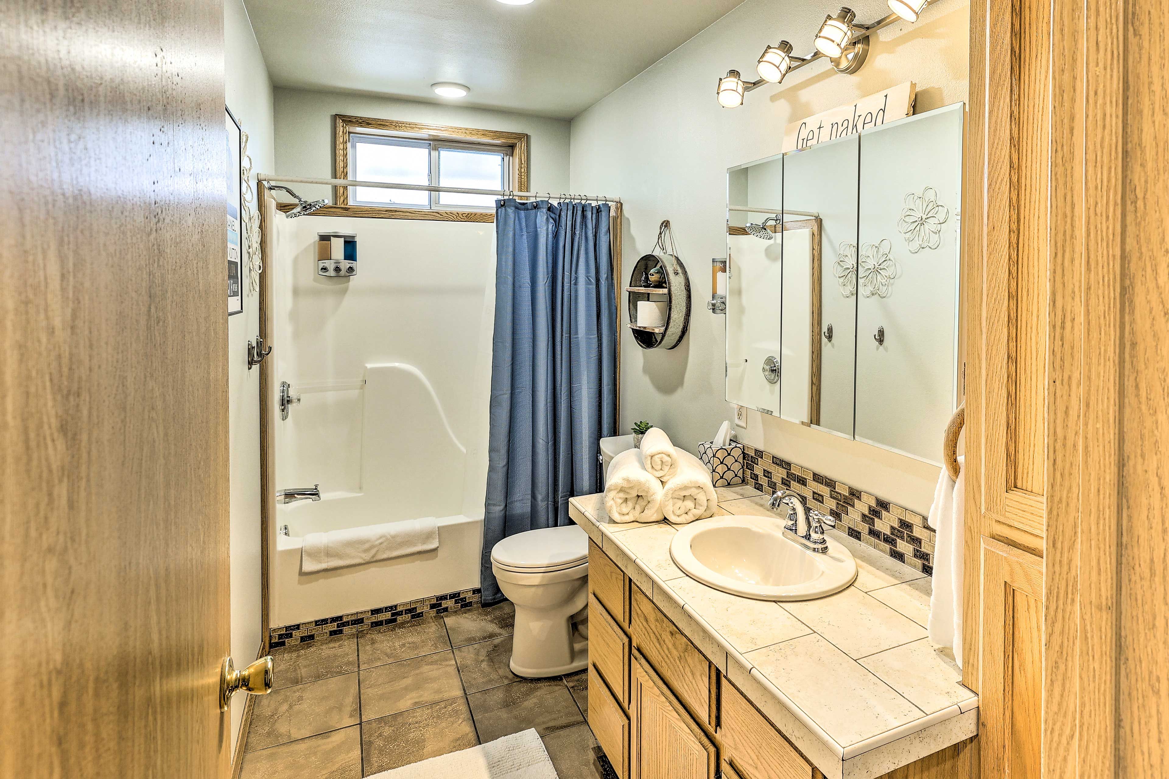 Full Bathroom | 2nd Floor | Stairs Required