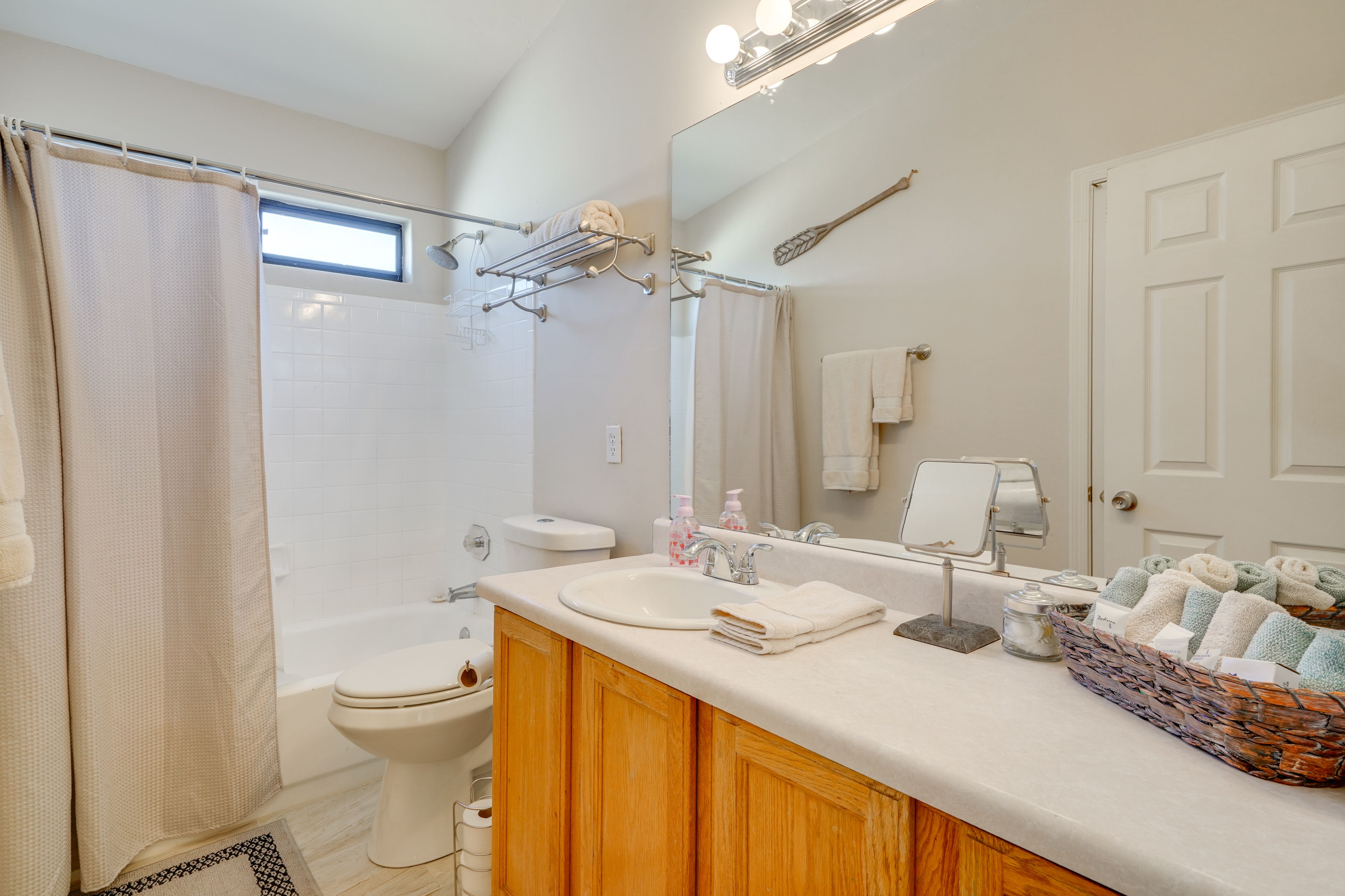 Full Bathroom | 2nd Floor