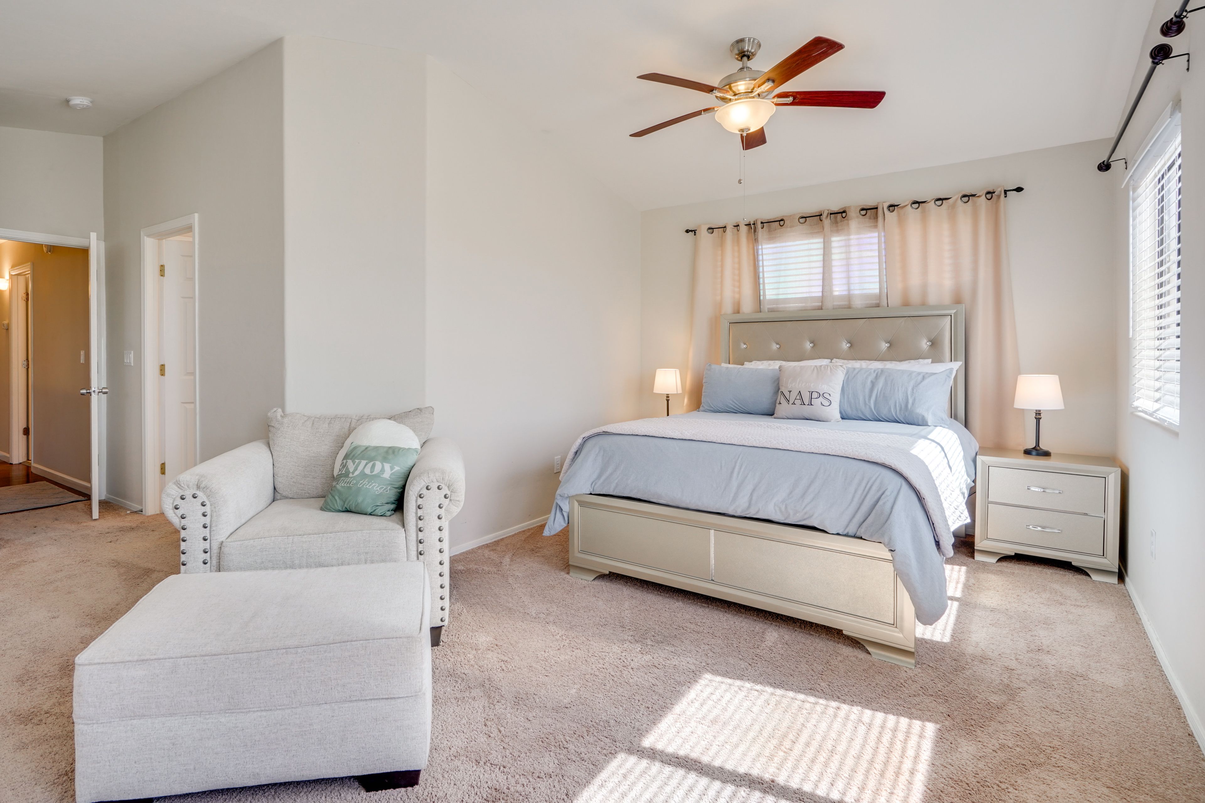 Bedroom 1 | Queen Bed | Smart TV | 2nd Floor