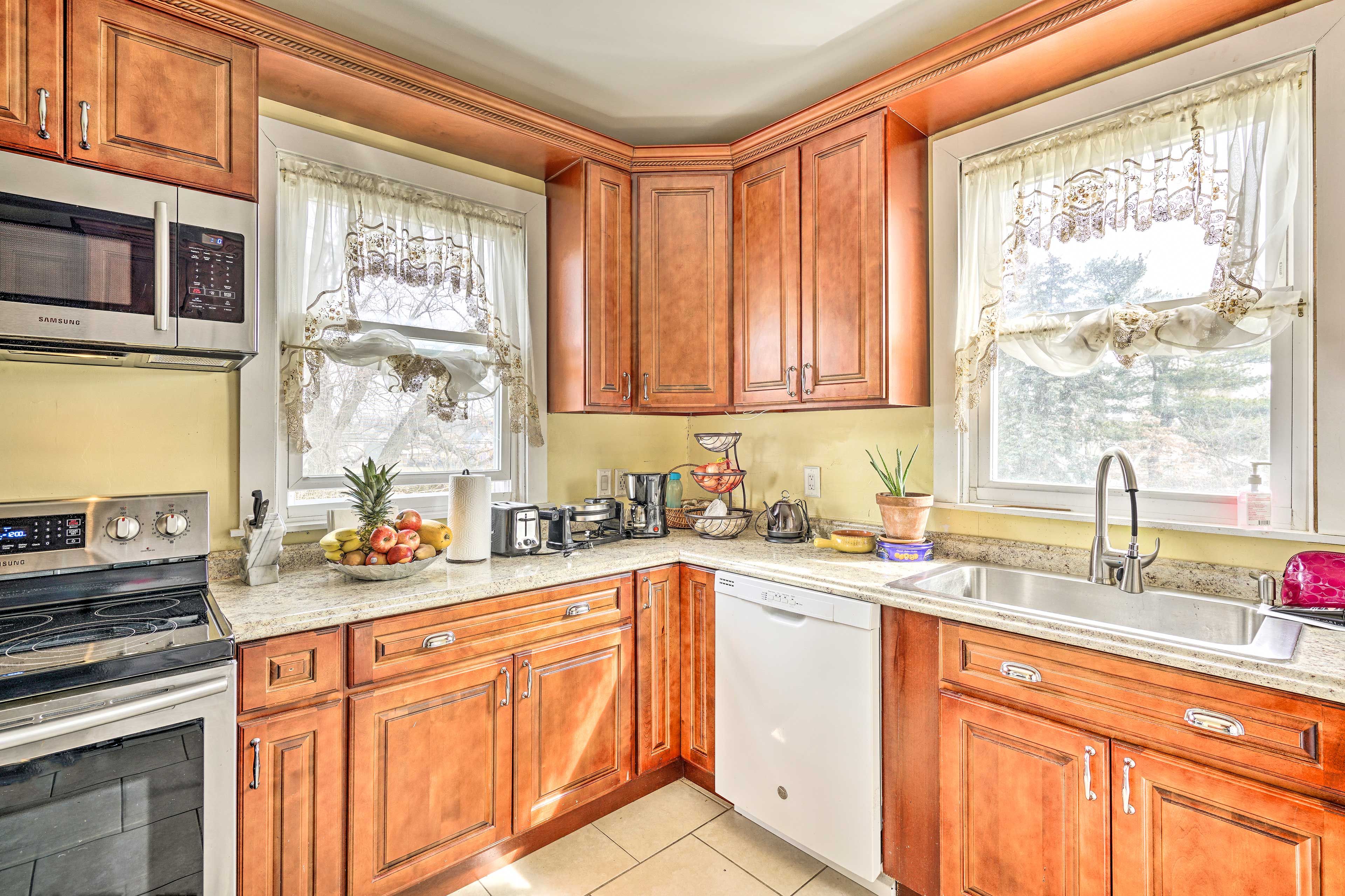 Kitchen | Fully Equipped | Cooking Basics | Ice Maker | Hot Water Pot
