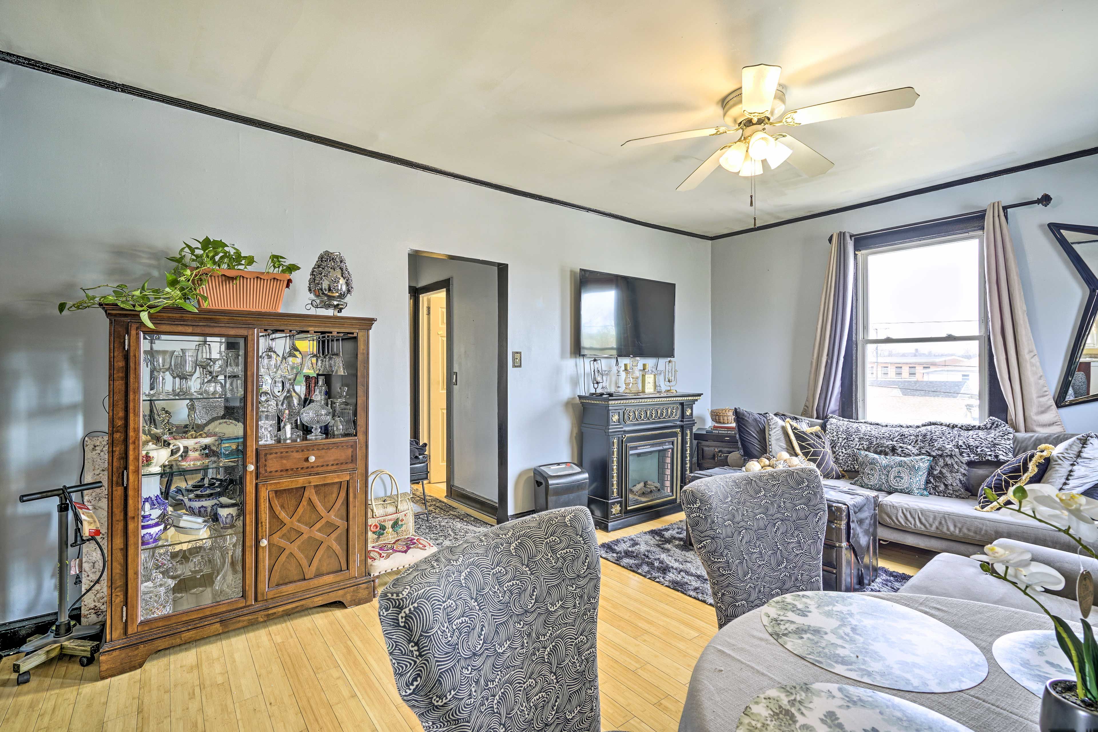 Living Area | Smart TV | Electric Fireplace