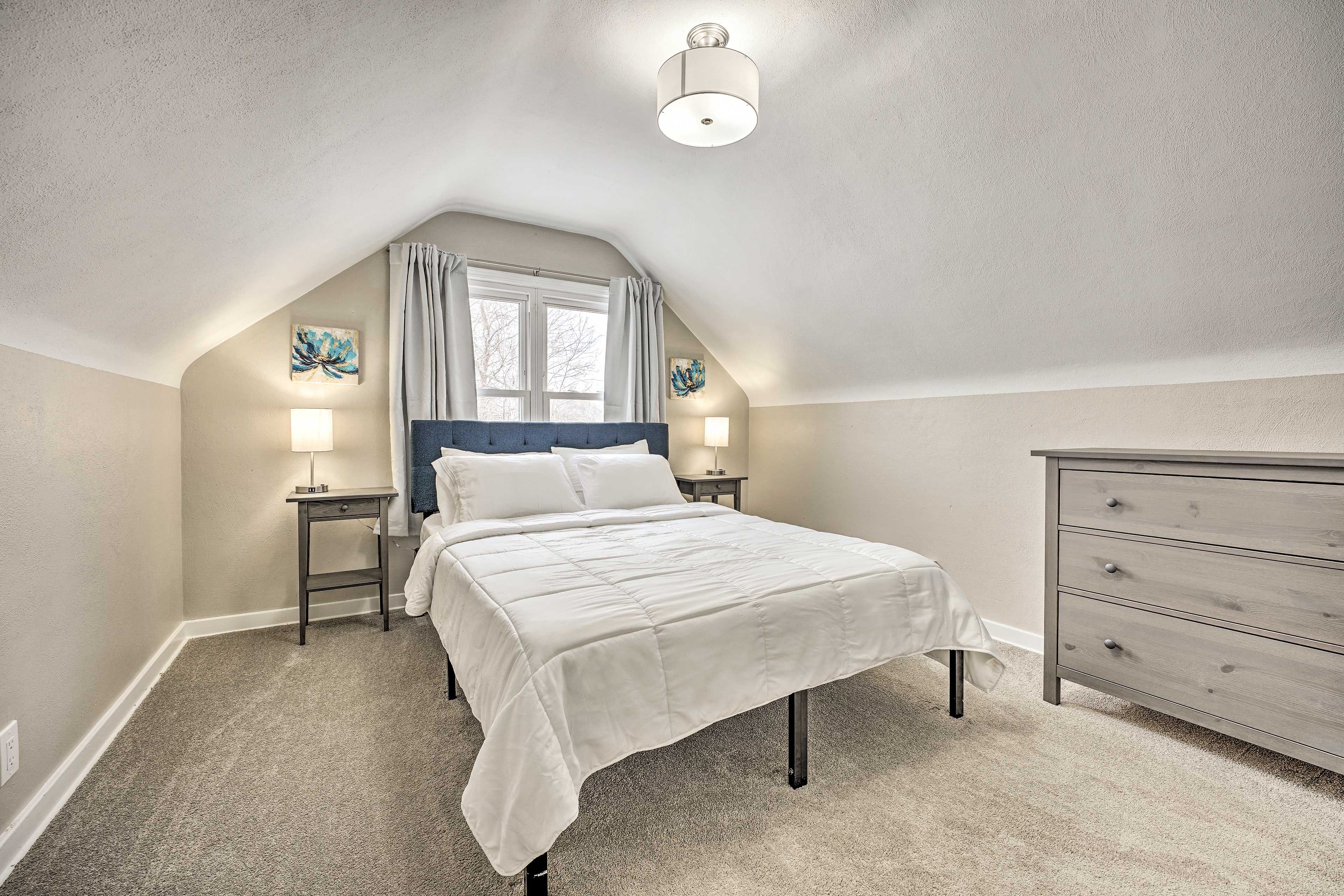 Bedroom 2 | Queen Bed