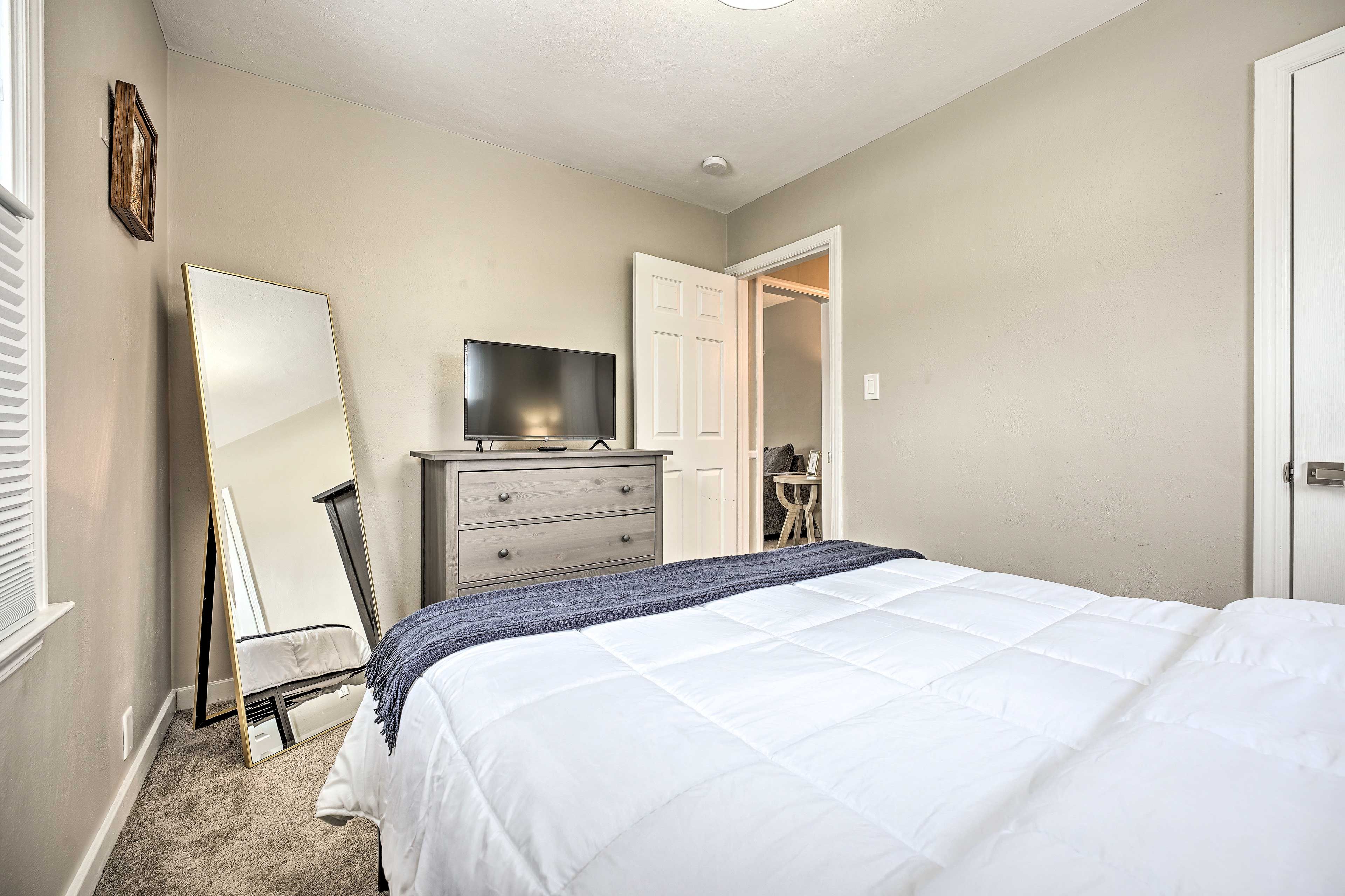 Bedroom 1 | Smart TV