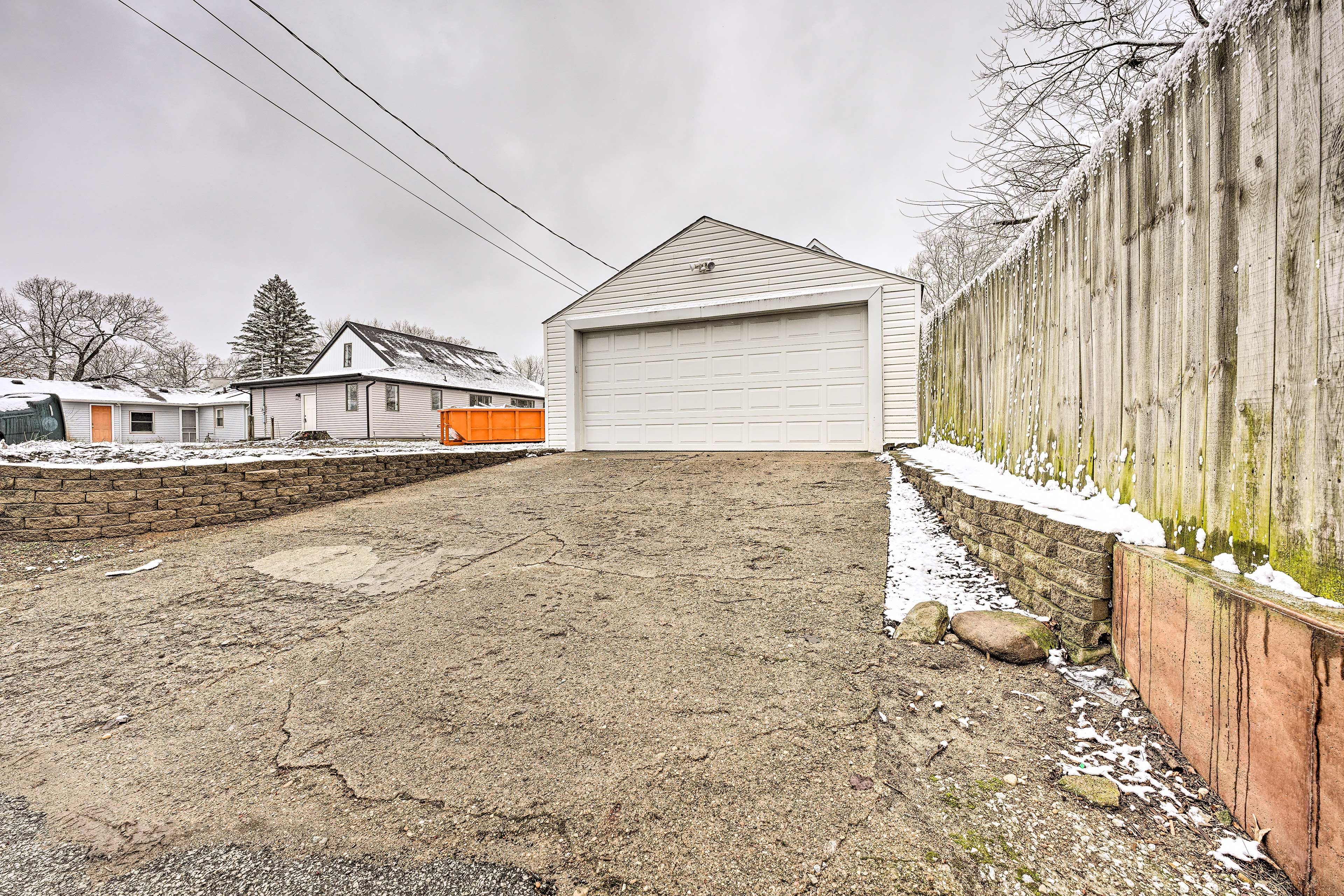 Parking | Driveway (2 Vehicles)