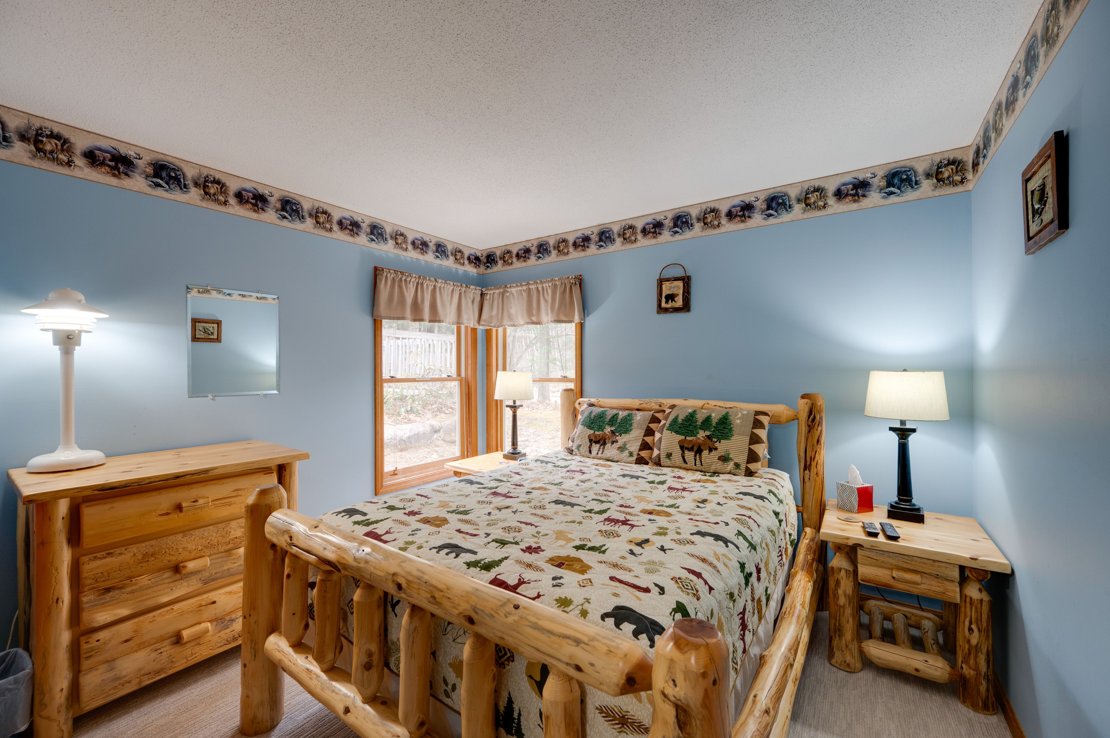 Bedroom 3 | Queen Bed