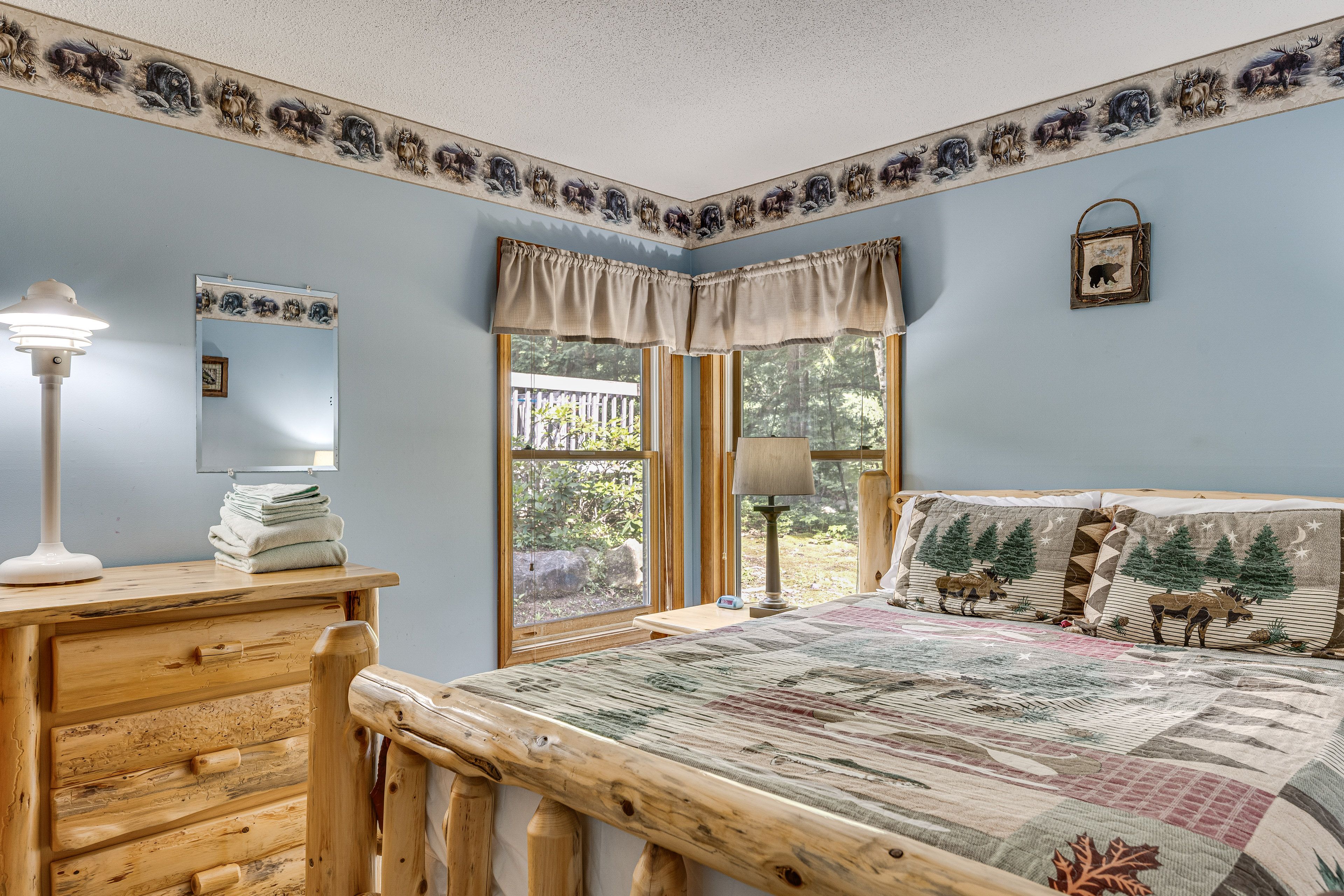 Bedroom 3 | Queen Bed