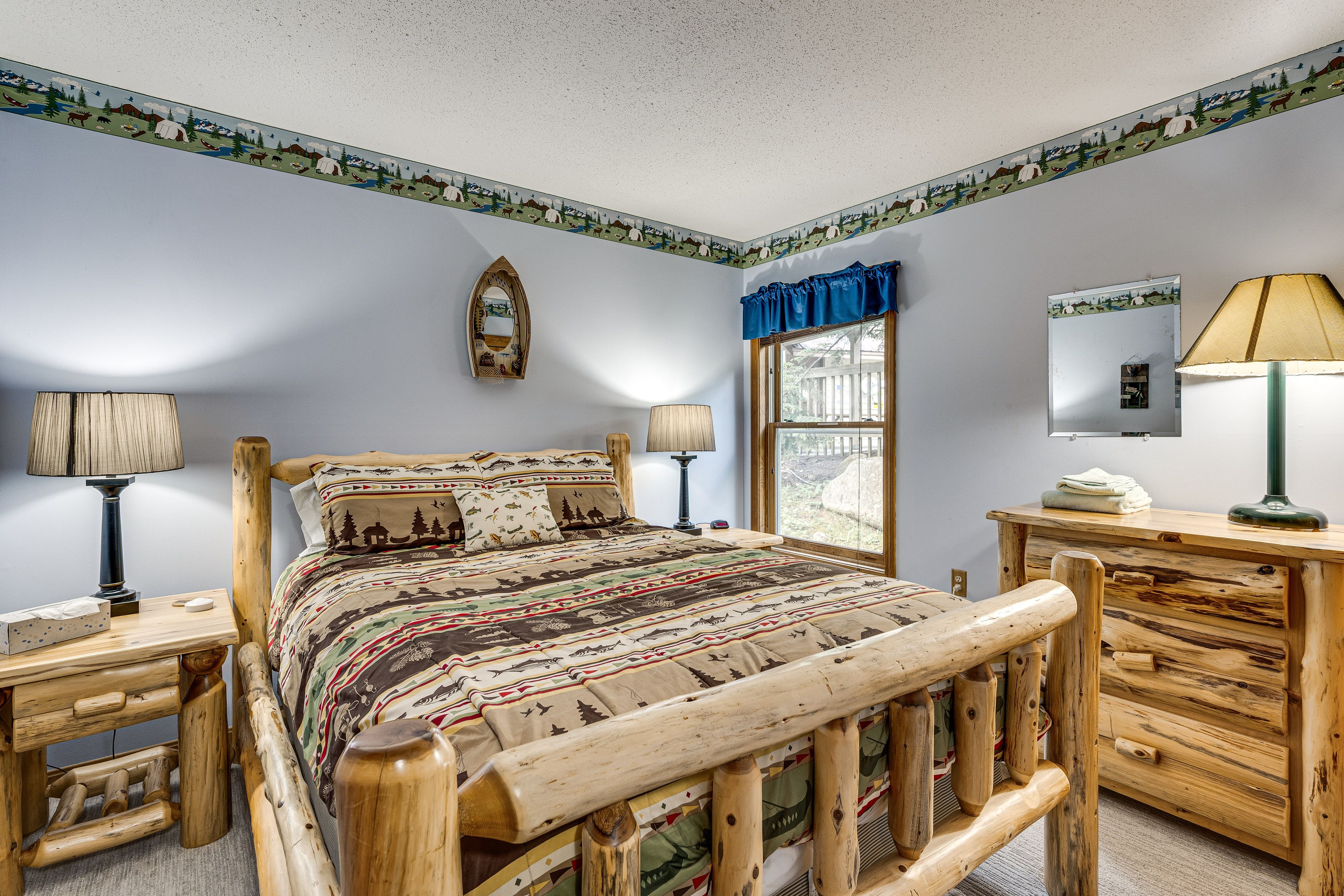 Bedroom 2 | Queen Bed