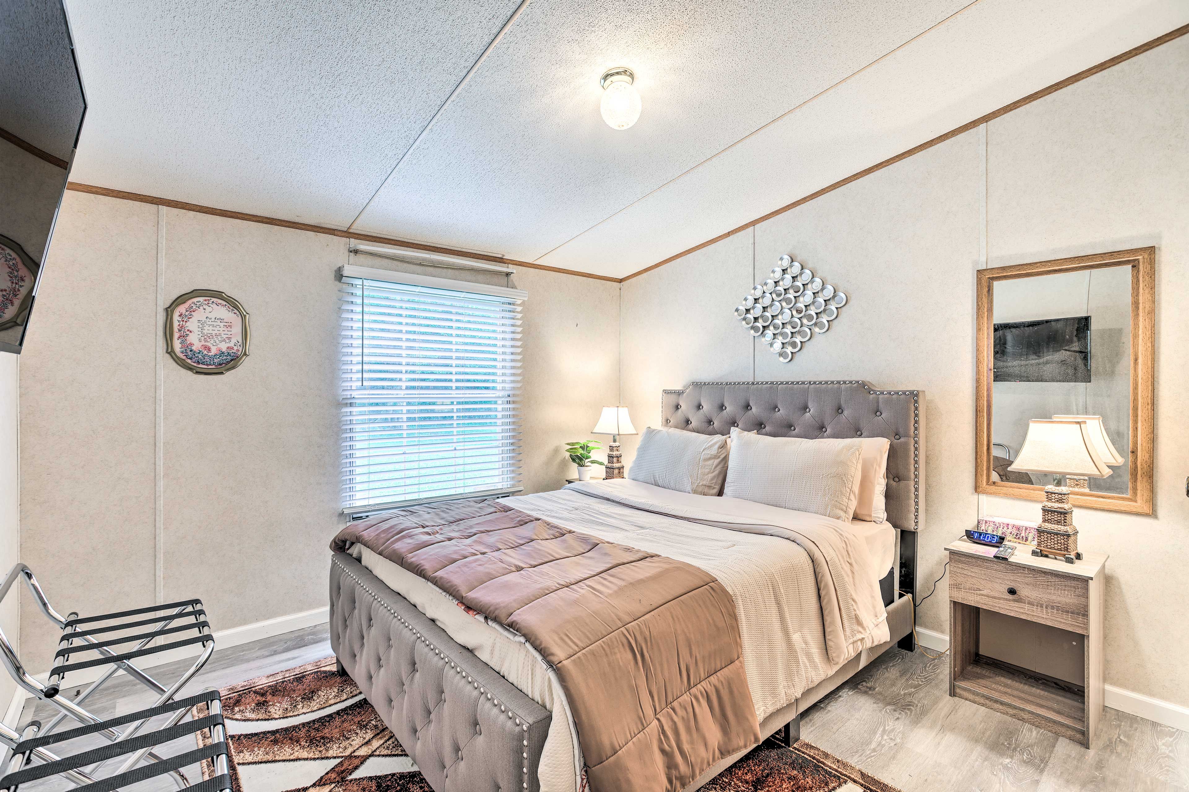 Bedroom 2 | Queen Bed