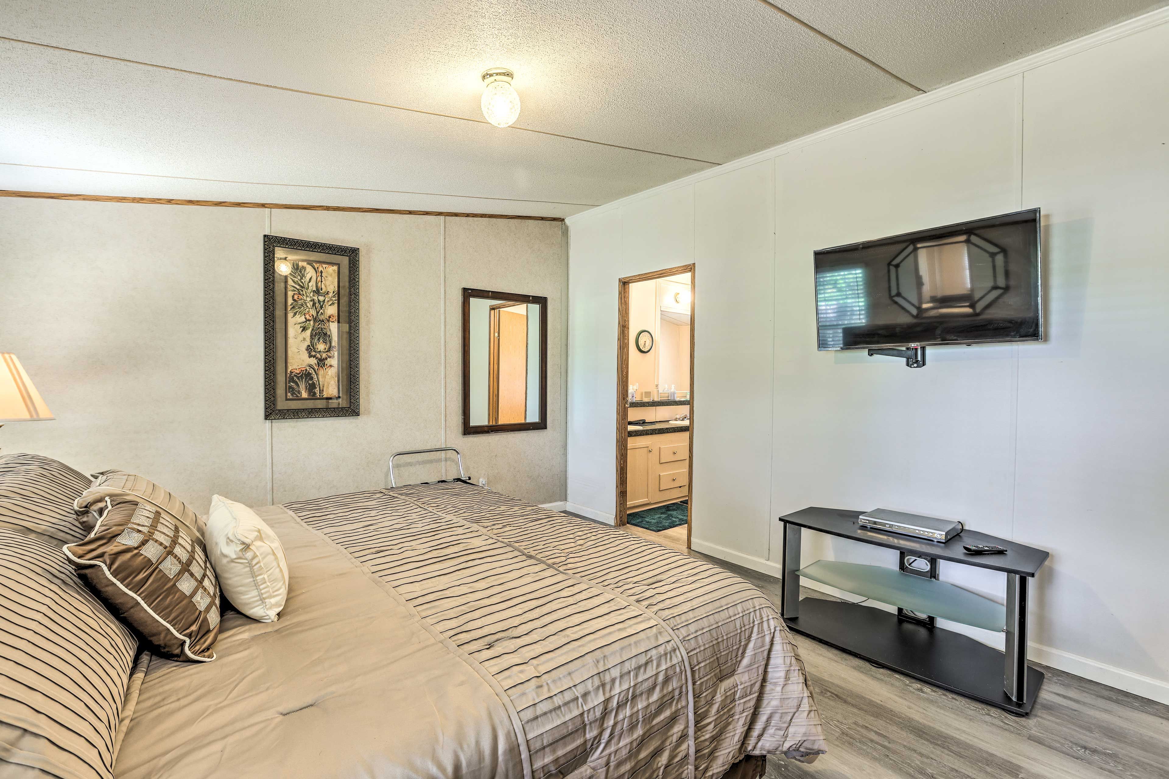 Bedroom 1 | King Bed