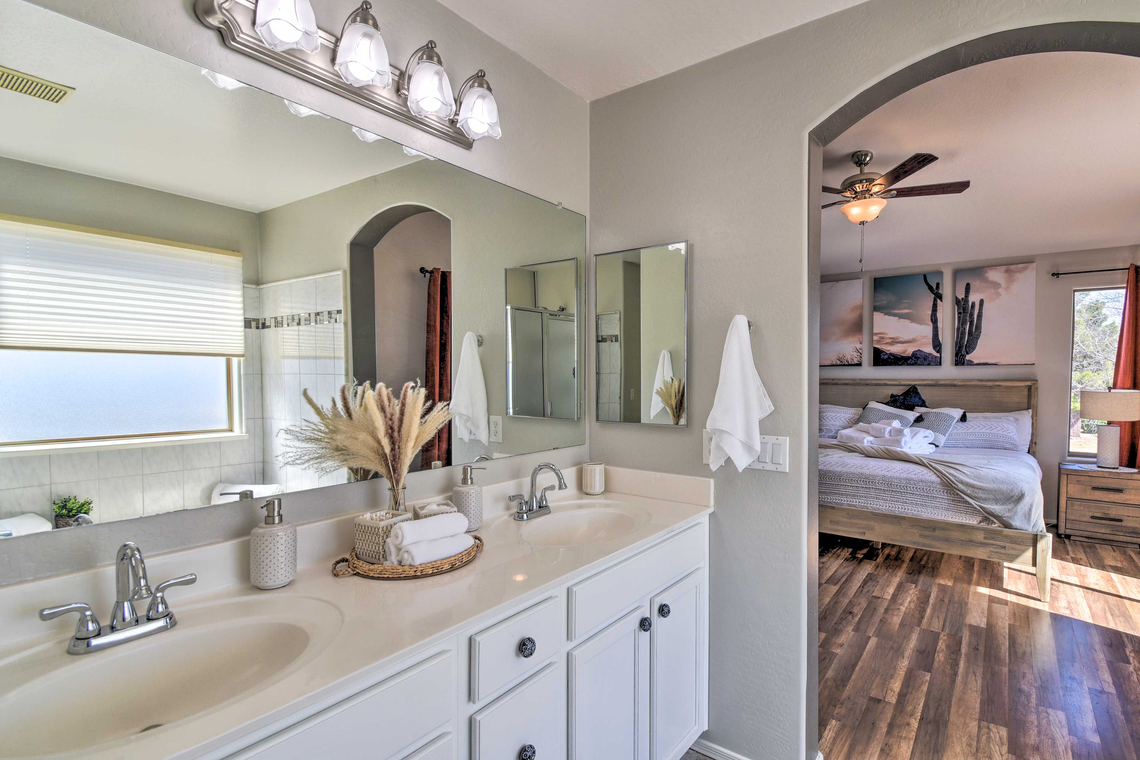 En-Suite Bathroom | Towels Provided