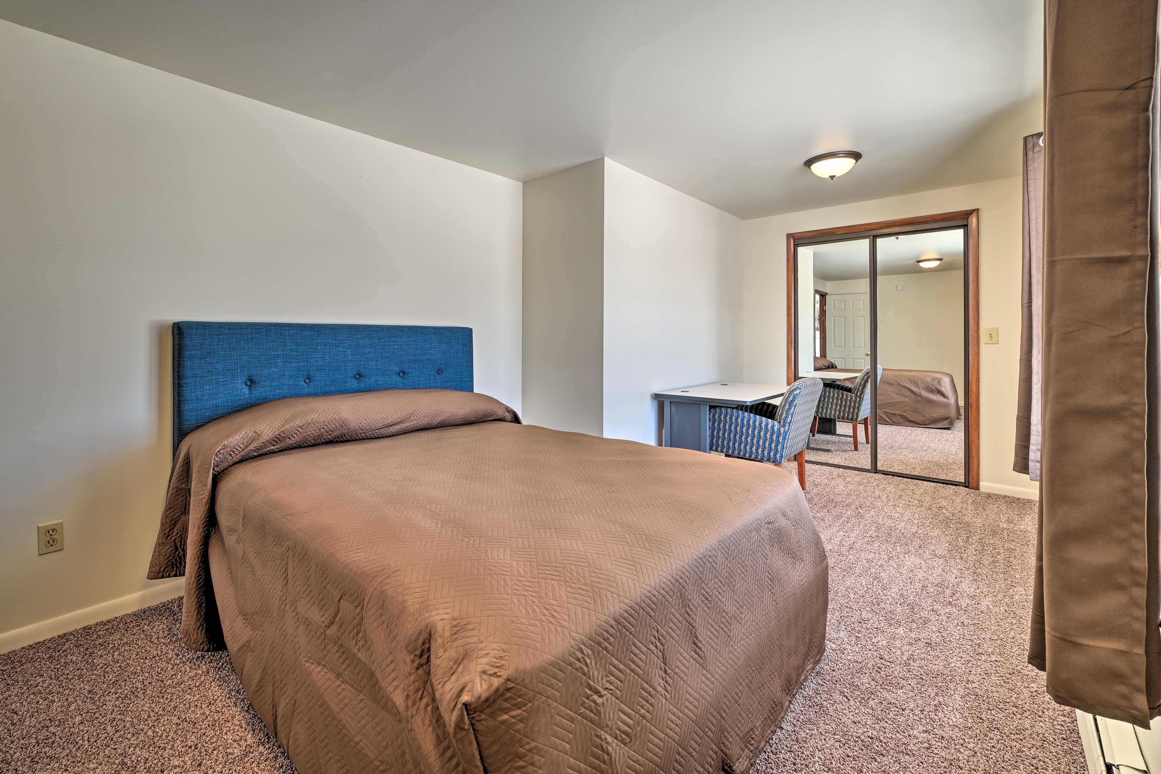 Bedroom 2 | Queen Bed