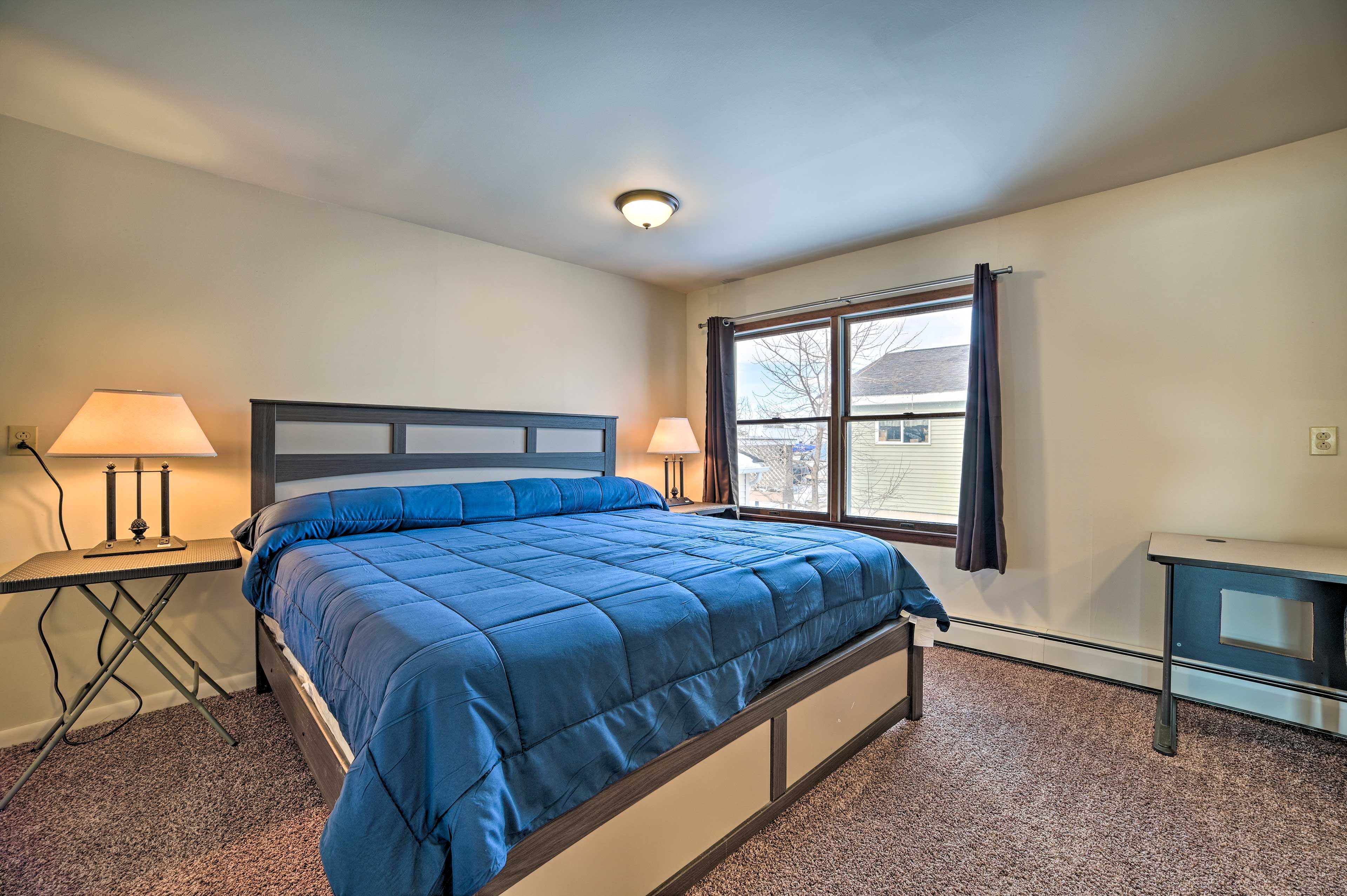 Bedroom 1 | King Bed
