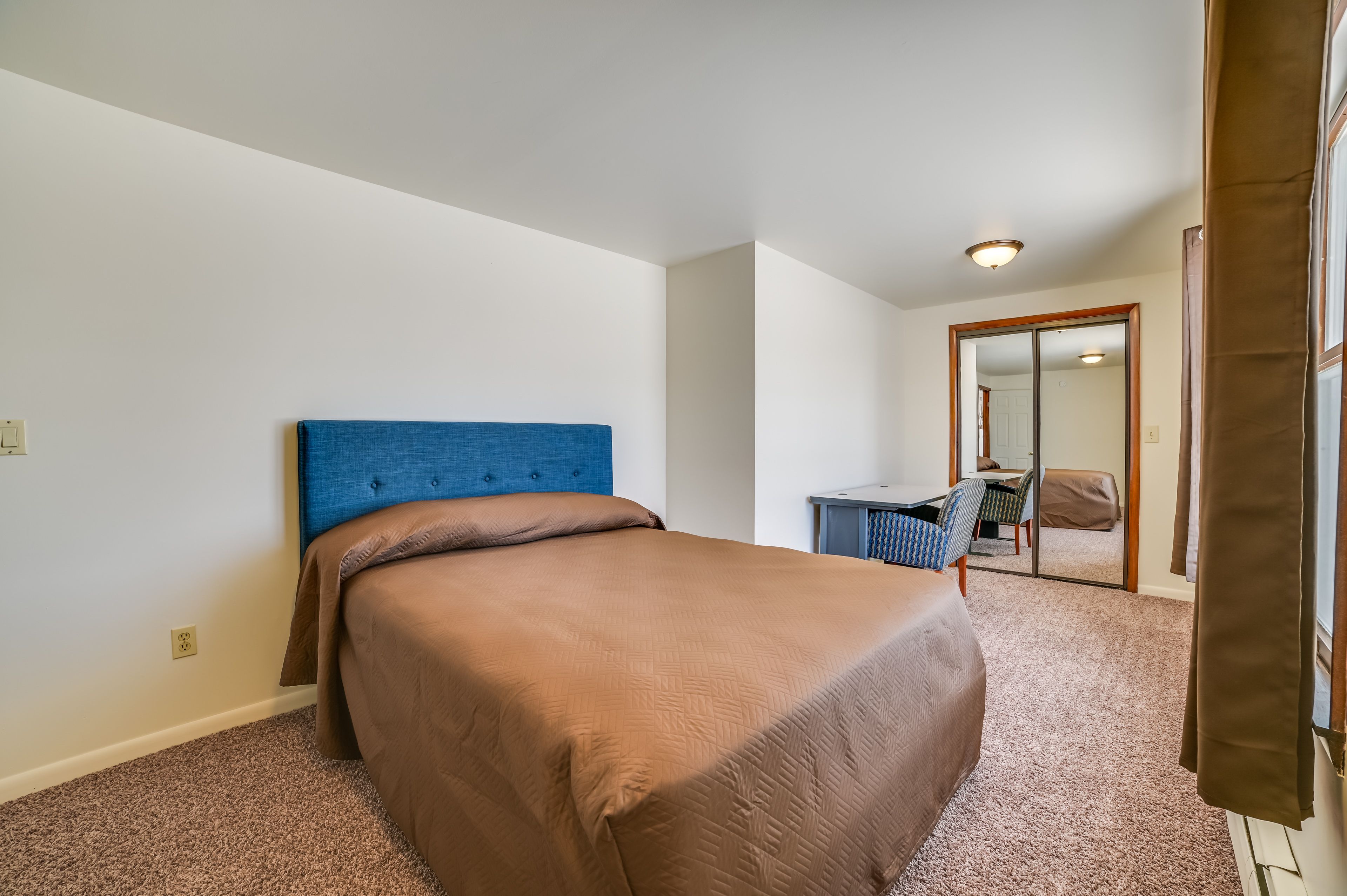 Bedroom 2 | Queen Bed