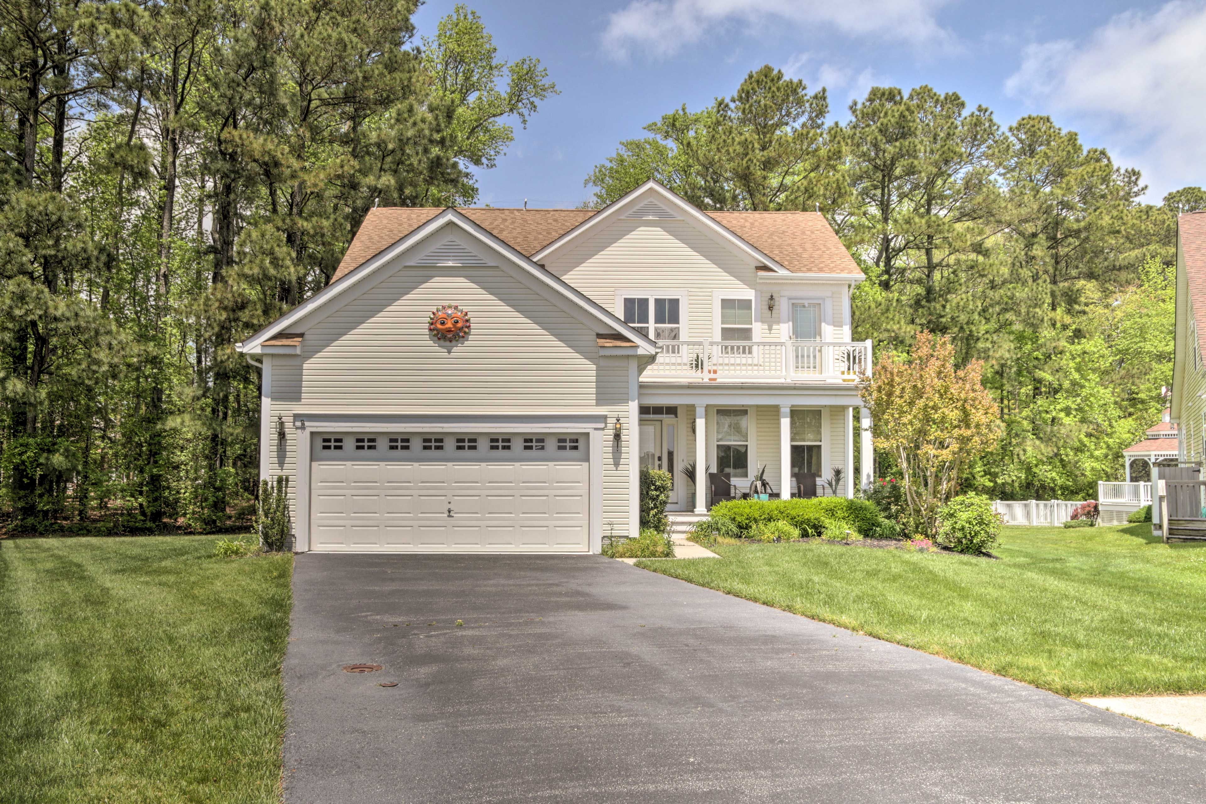 Home Exterior | Parking | Driveway (4 Vehicles)