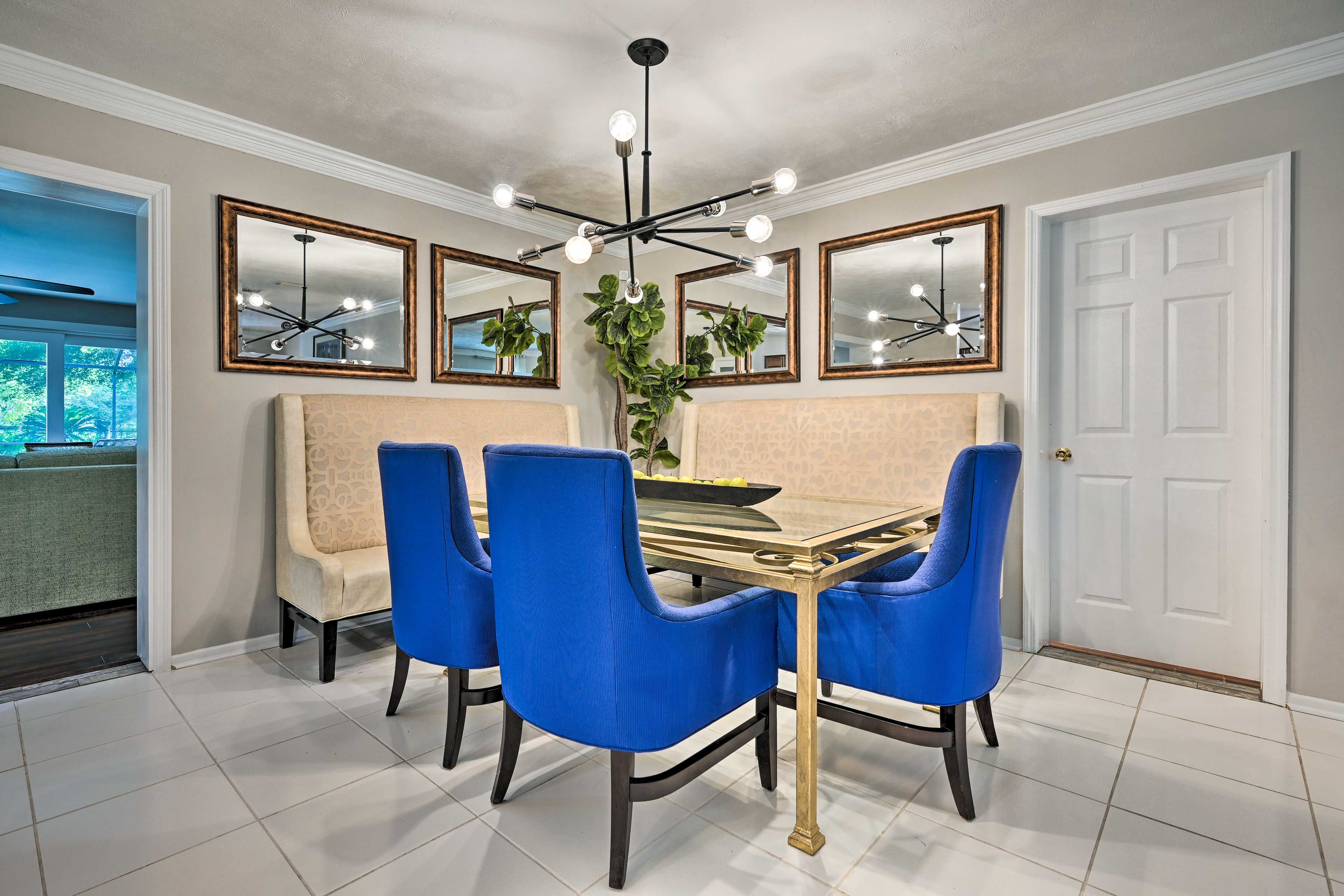 Dining Area | Dishware & Flatware Provided