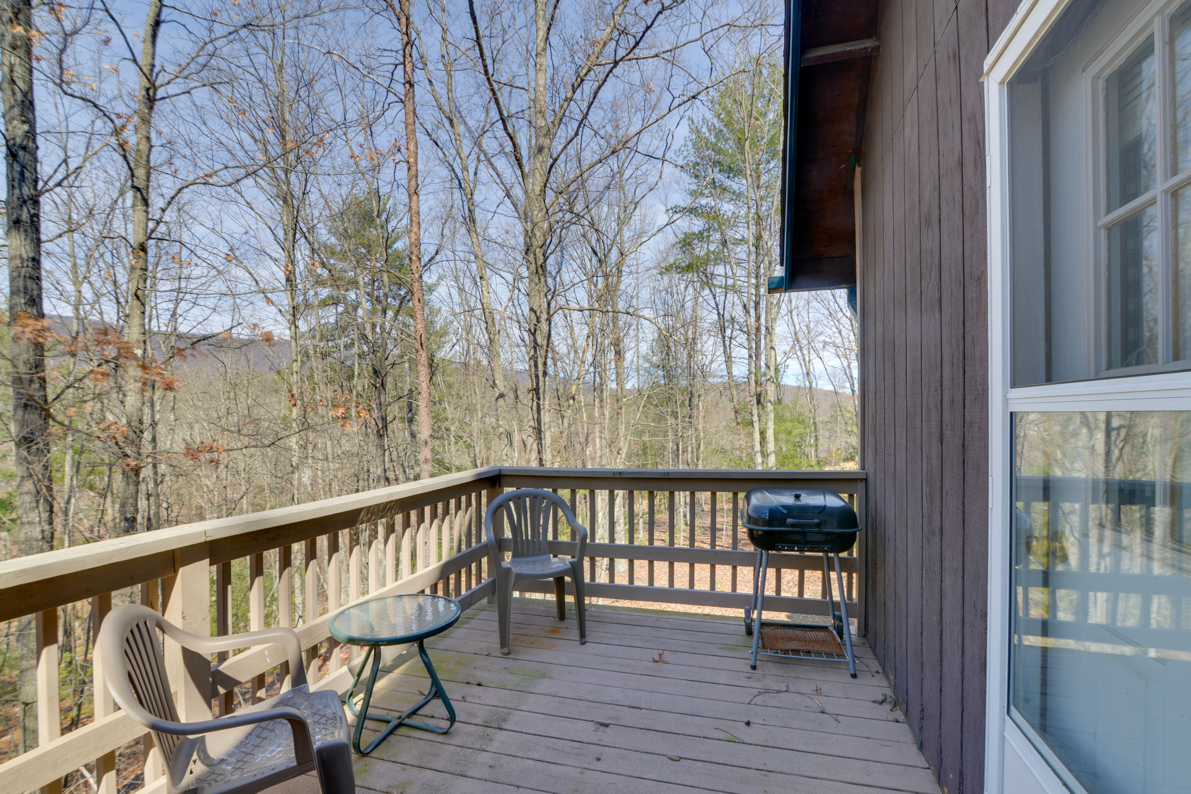 Furnished Deck | Charcoal Grill | Outdoor Dining