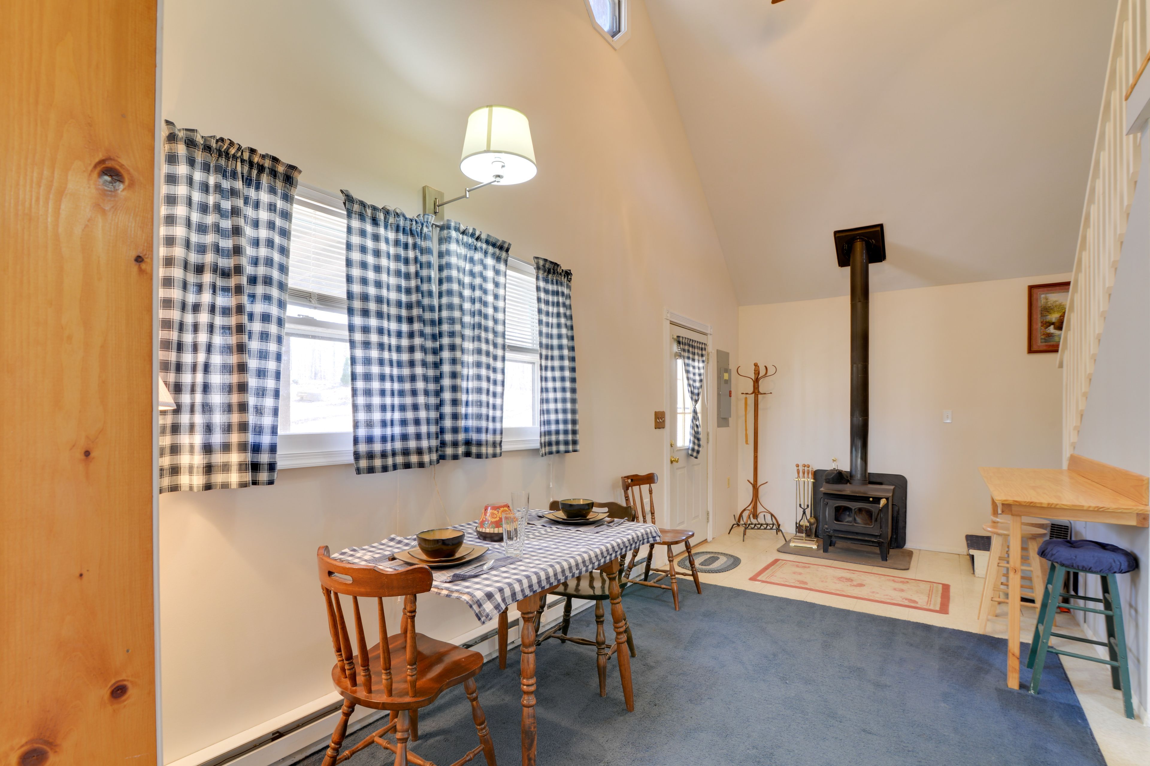 Dining Area | Dishware & Flatware