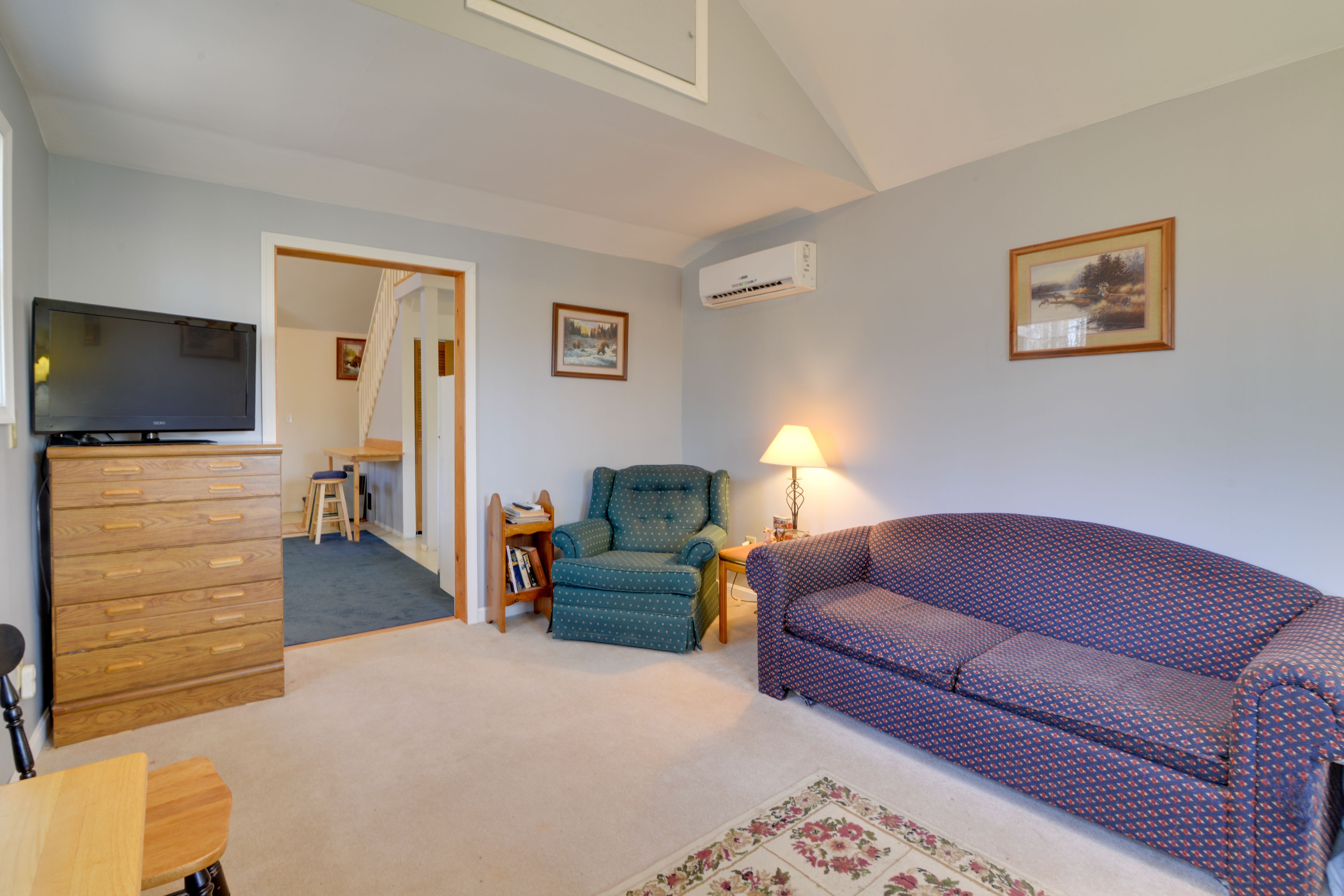 Living Room | Flat-Screen TV