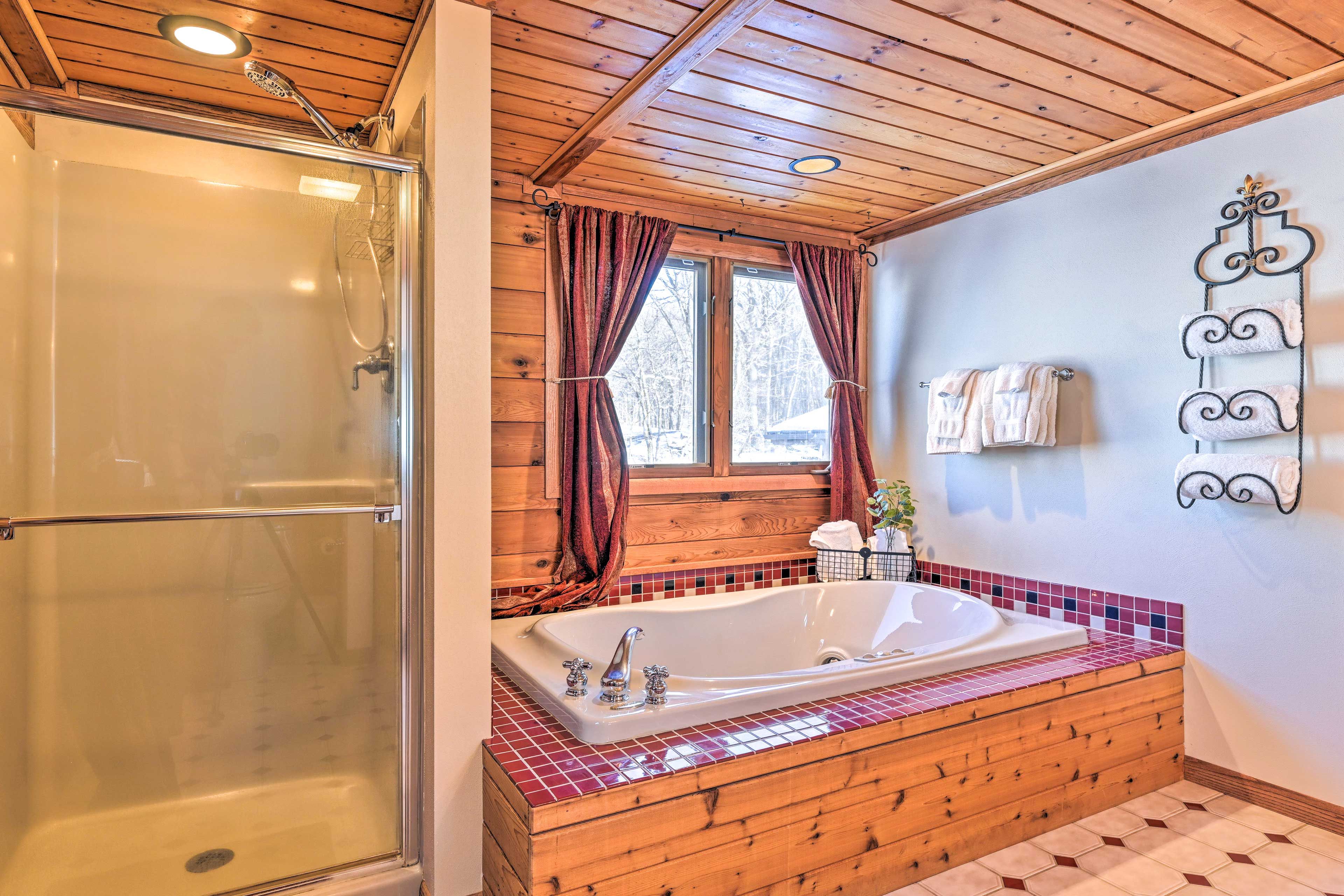 Full Bathroom | Jetted Tub