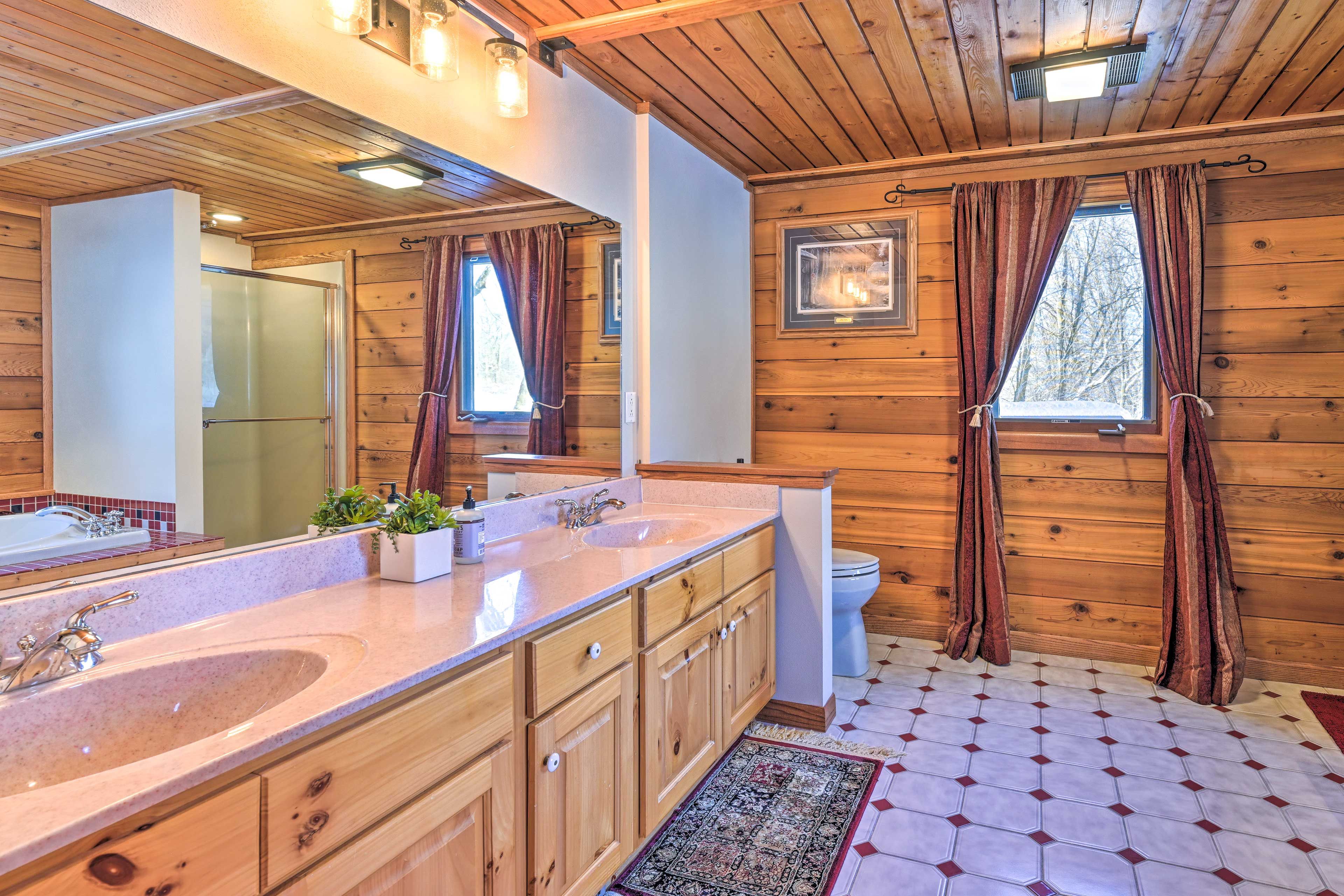 Full Bathroom | 1st Floor