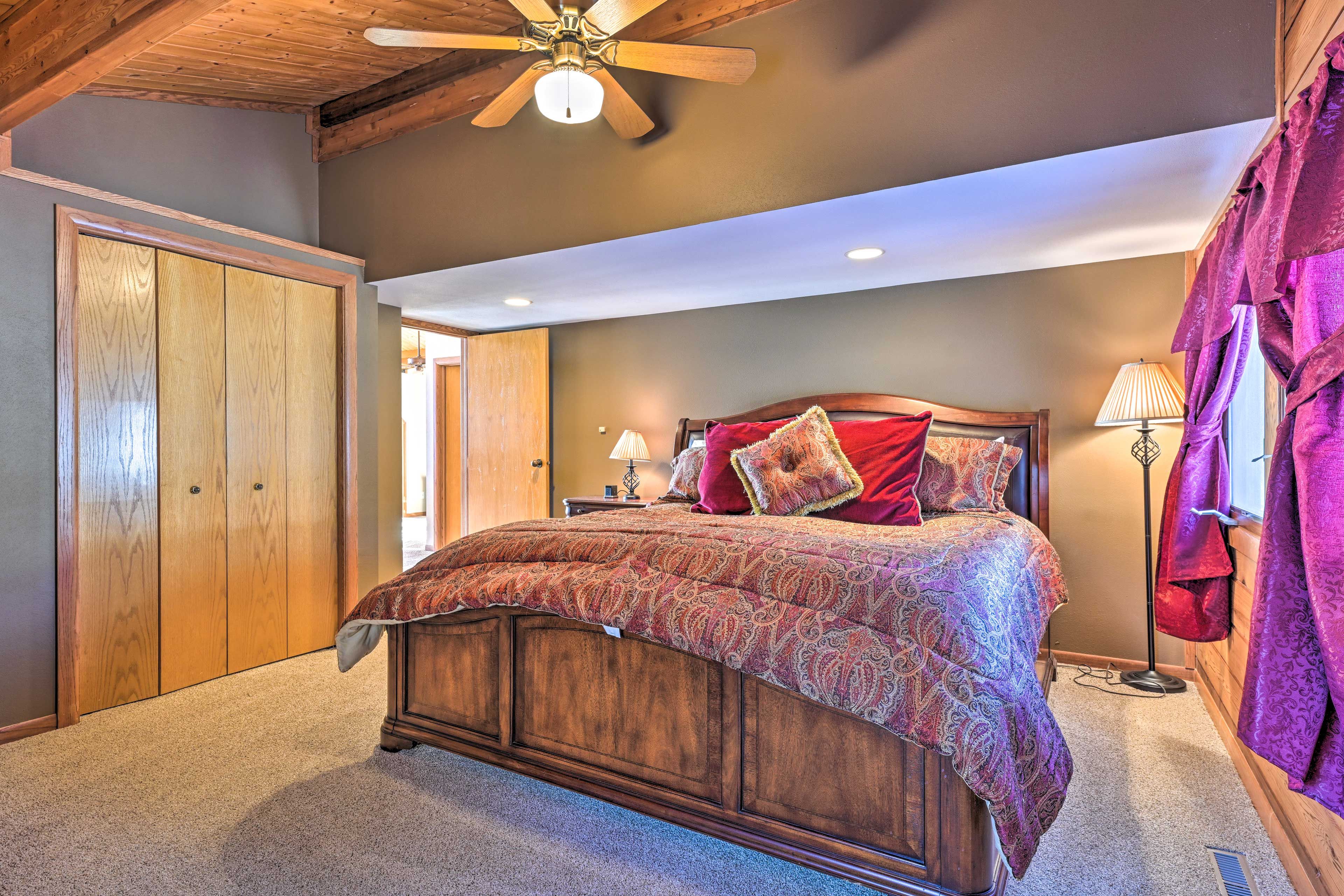 Bedroom 2 | King Bed | 2nd Floor