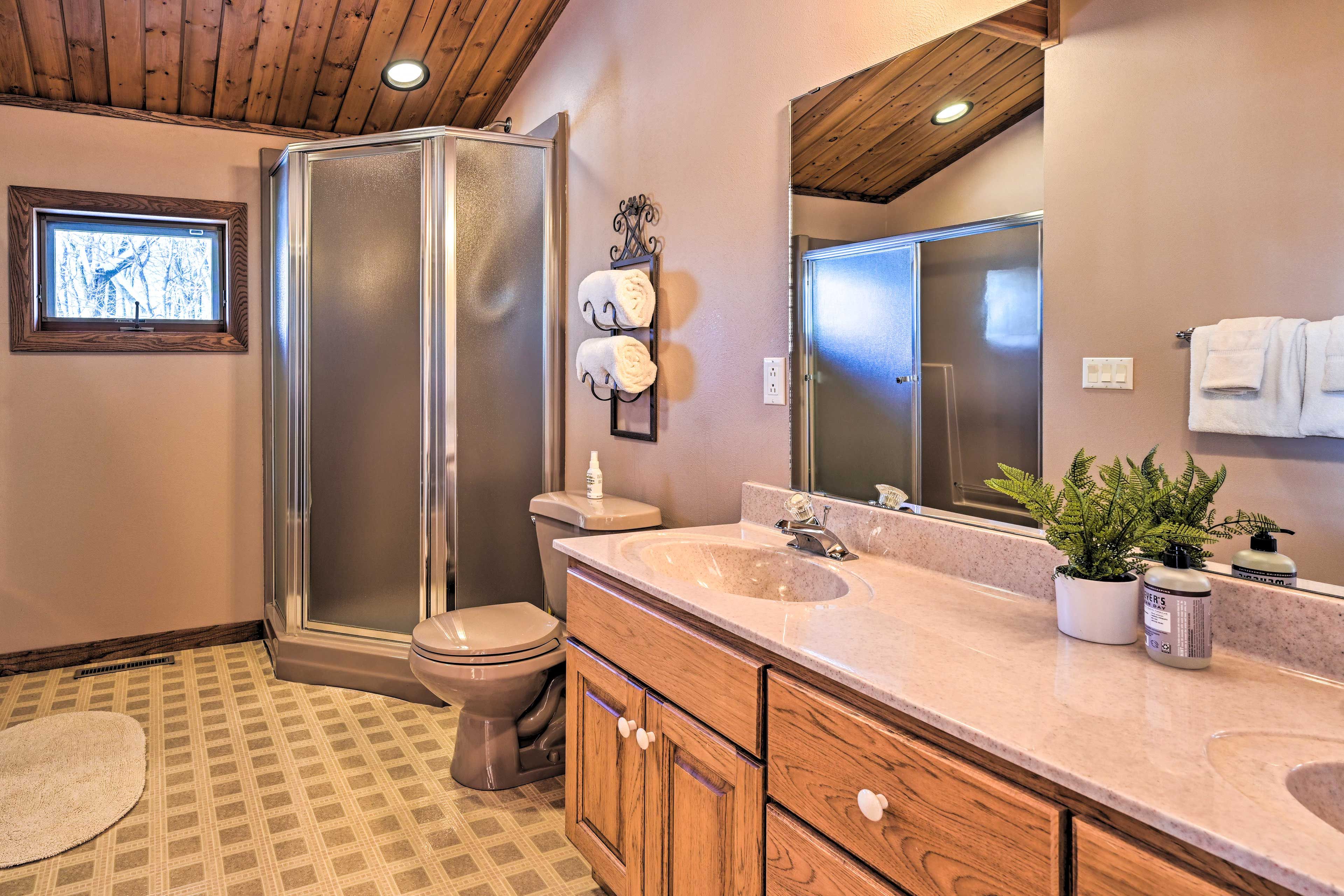 Full Bathroom | 2nd Floor