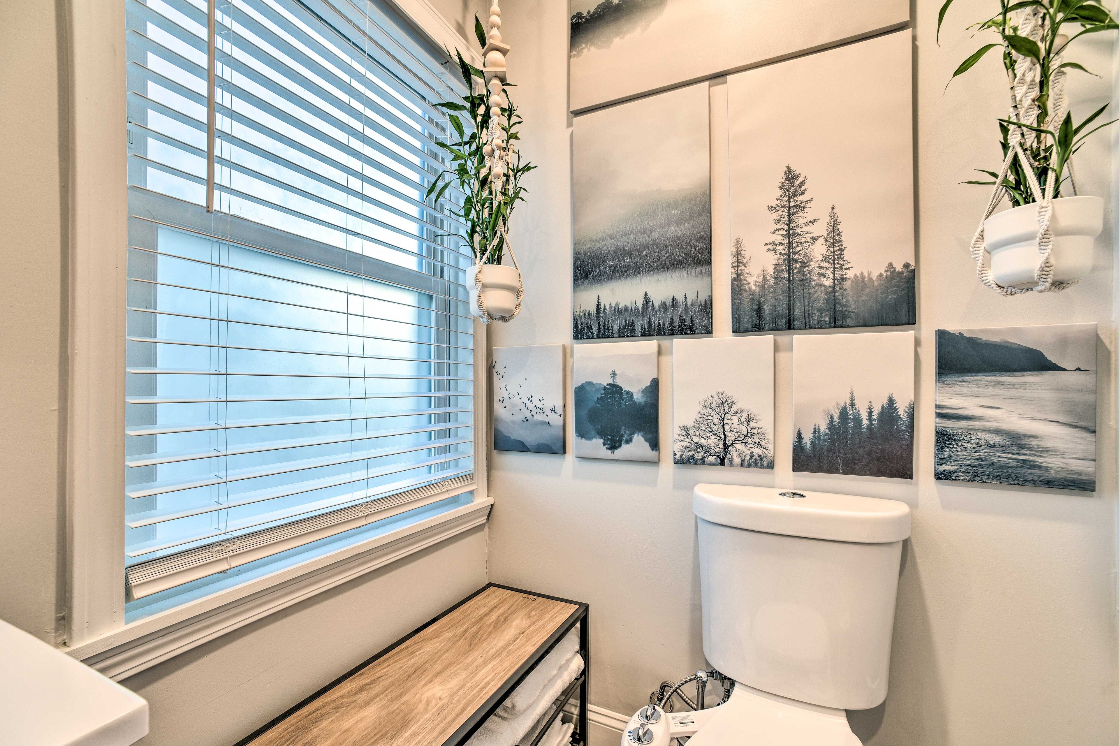 Full Bathroom | Complimentary Toiletries