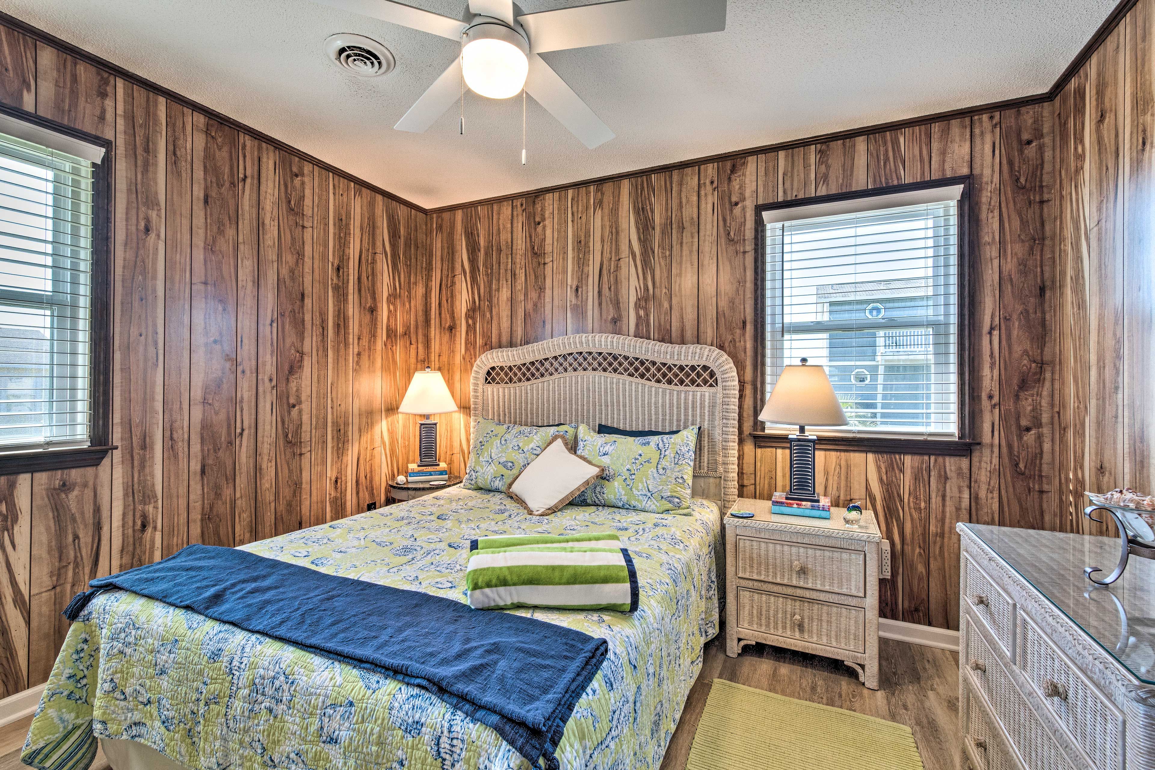 Bedroom 2 | Queen Bed