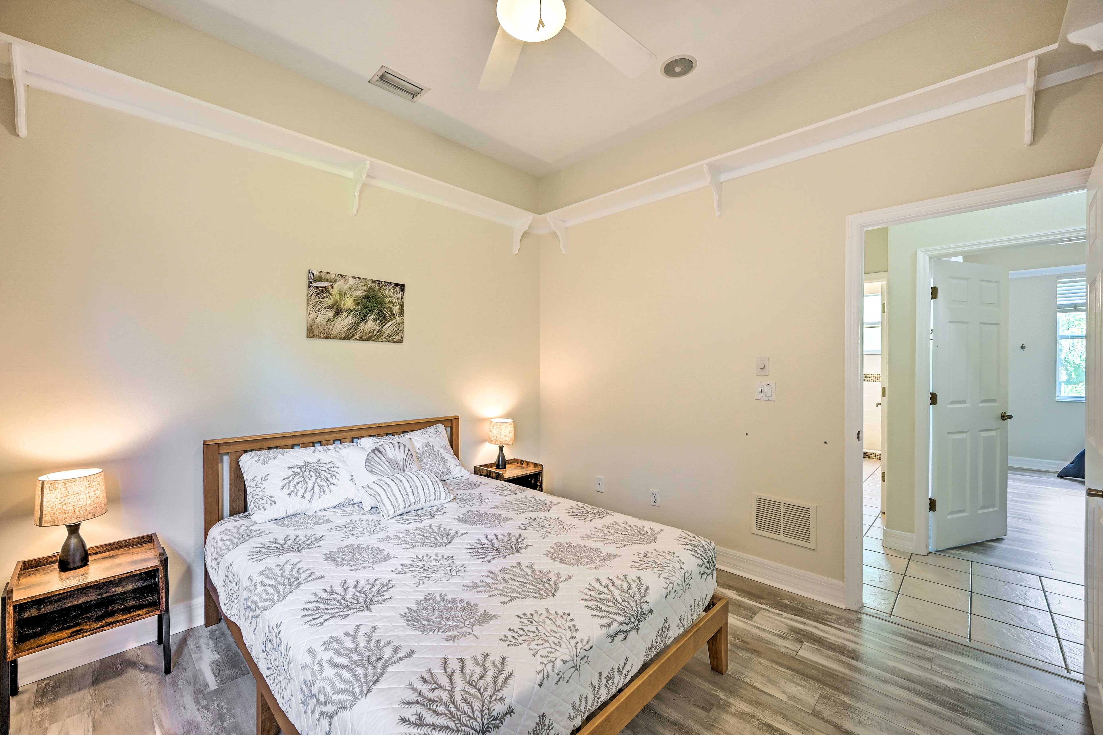 Bedroom 2 | Queen Bed