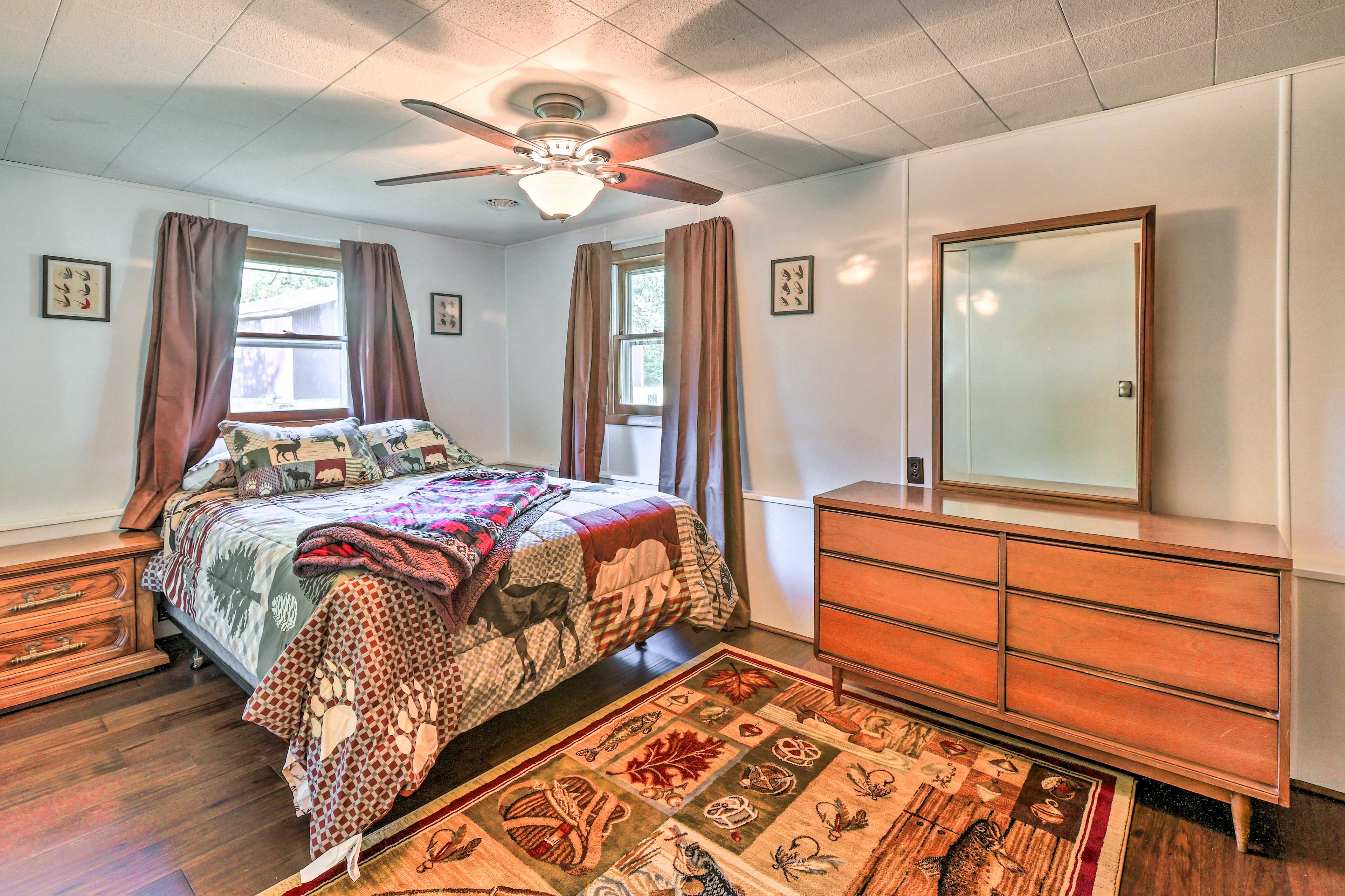 Bedroom 1 | Queen Bed | Linens Provided