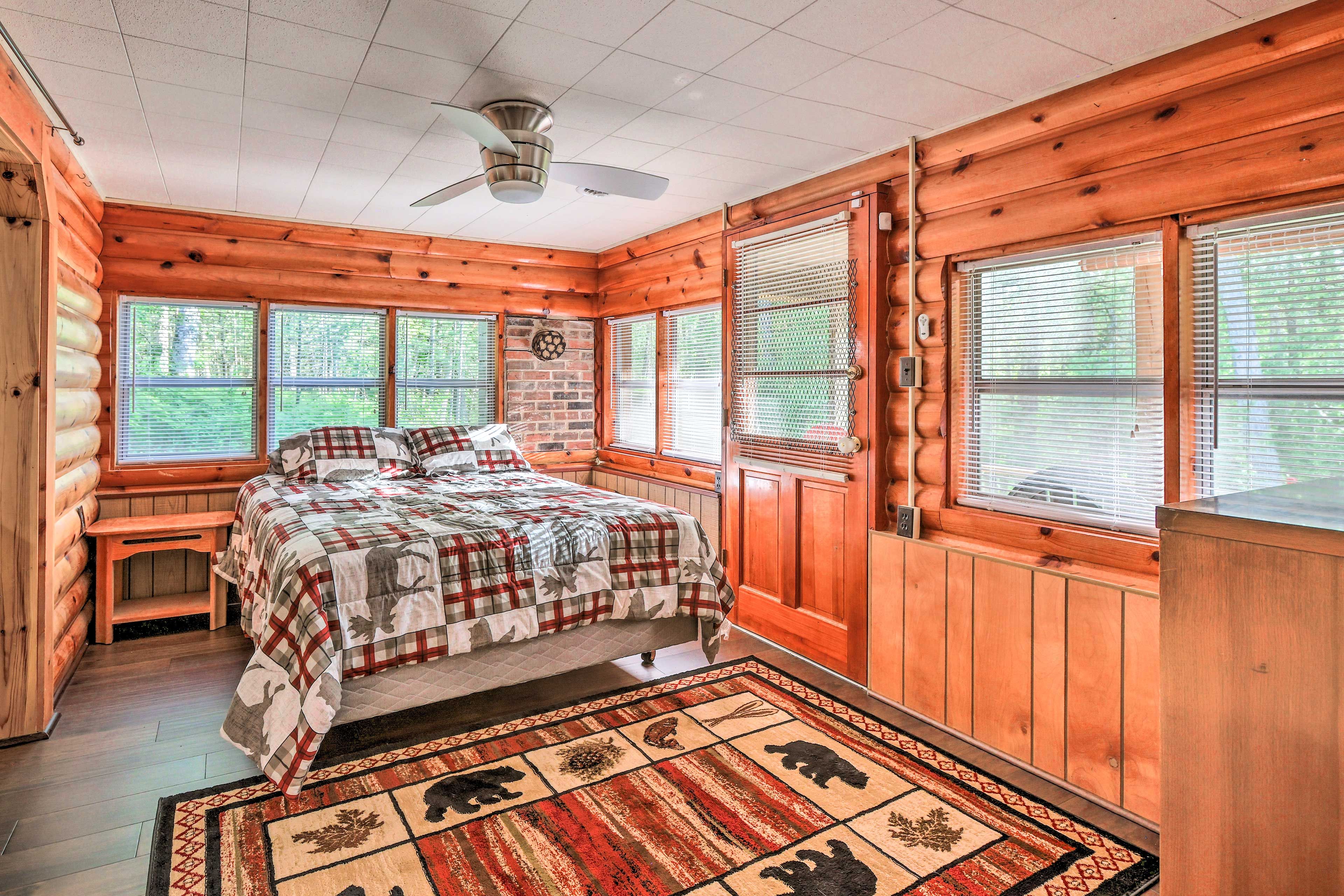 Bonus Room | Queen Bed