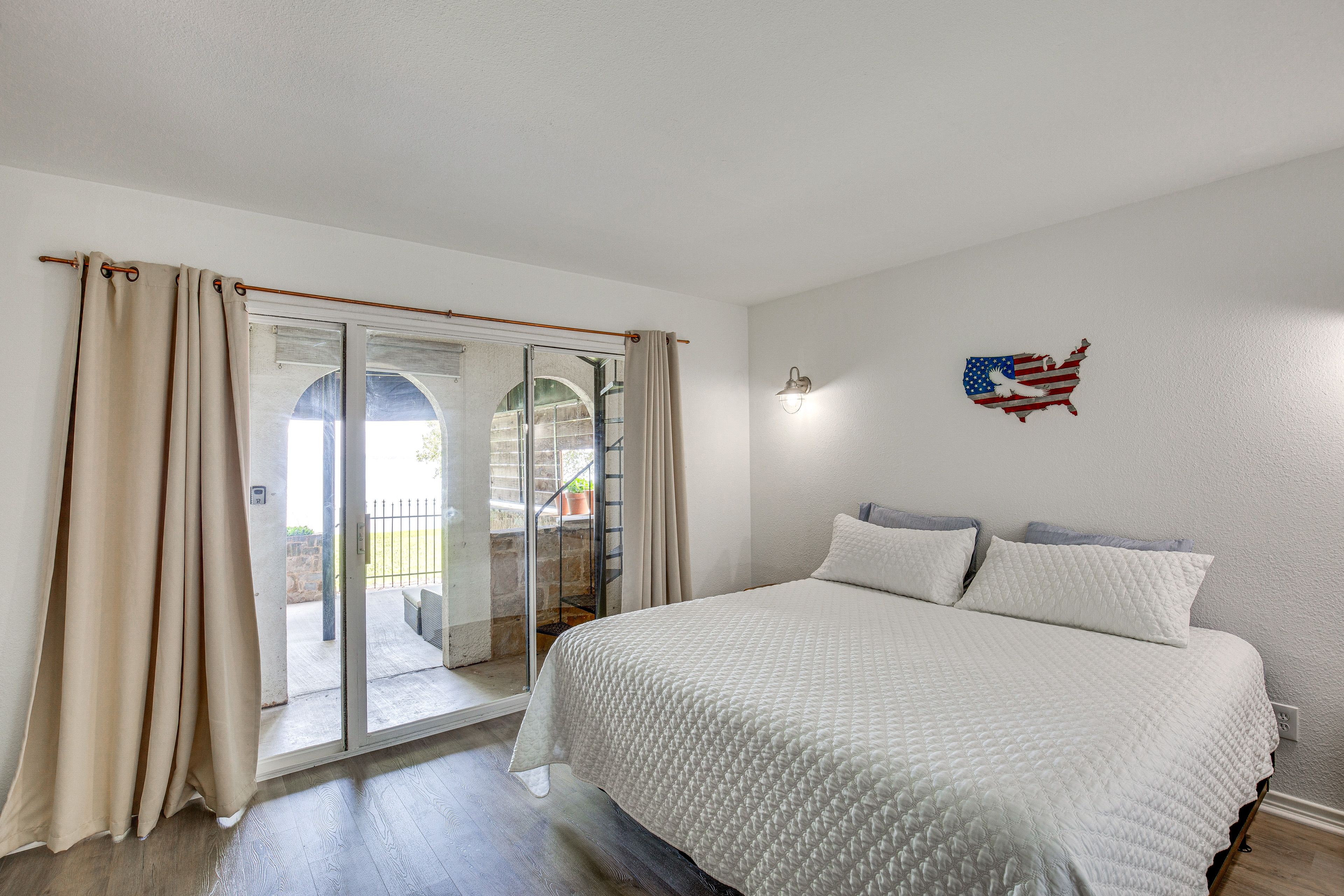 Bedroom 2 | King Bed | 1st Floor