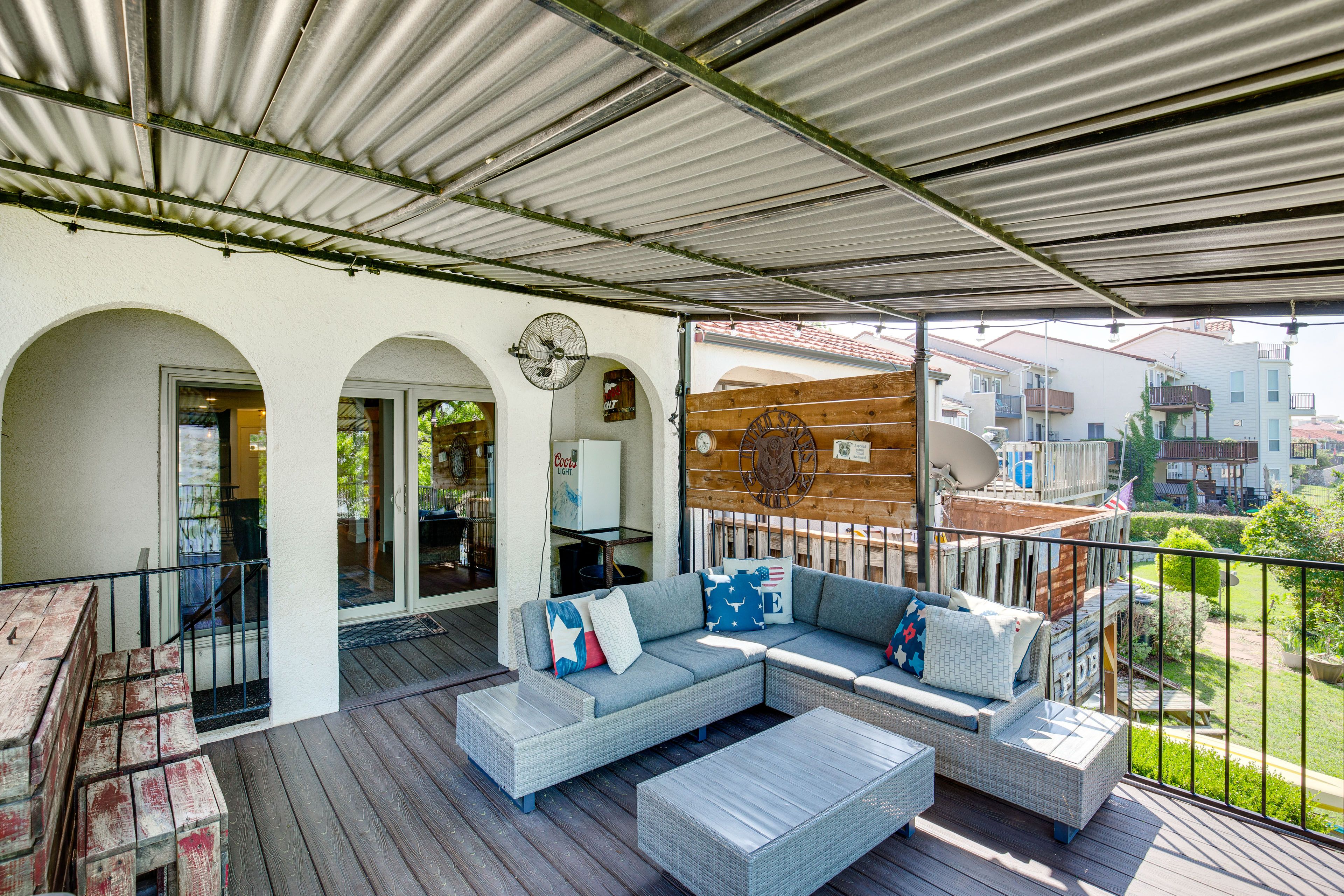 Covered Deck | Gas Grill | Bar