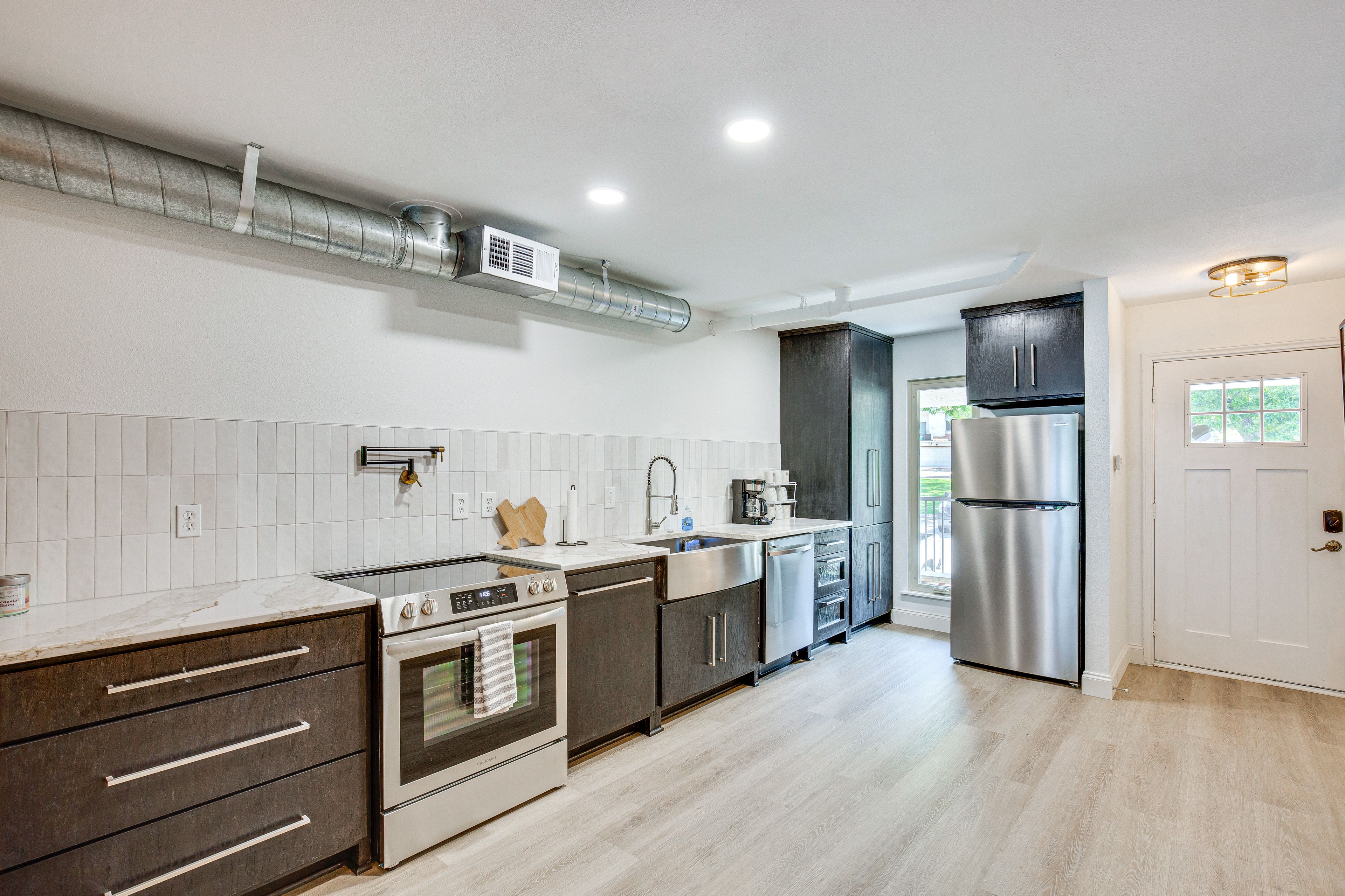 Kitchen | Pots & Pans | Blender | Cooking Utensils